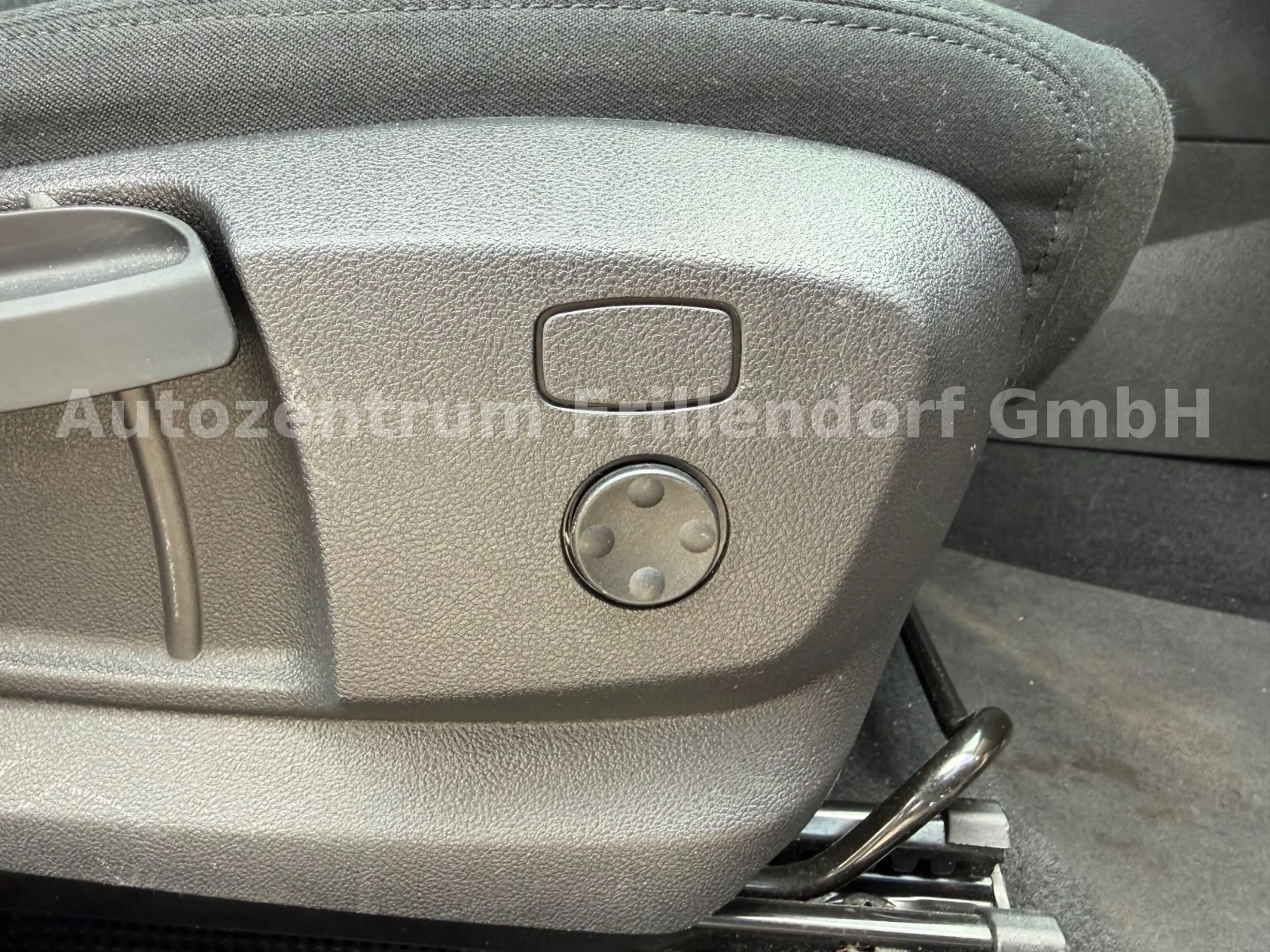 BMW 216 216 d Advanta AUTOMATIK/LED!! — photo 15