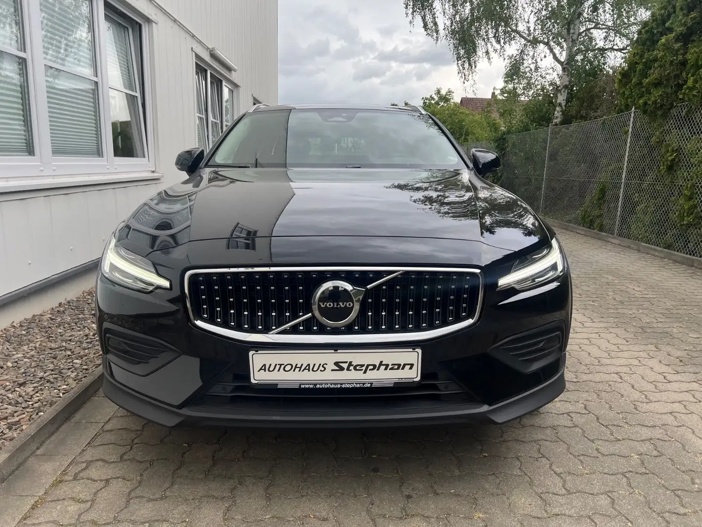 Volvo V60 Cross Country B4 Diesel AWD Plus GARANTIE Schwarz - 2