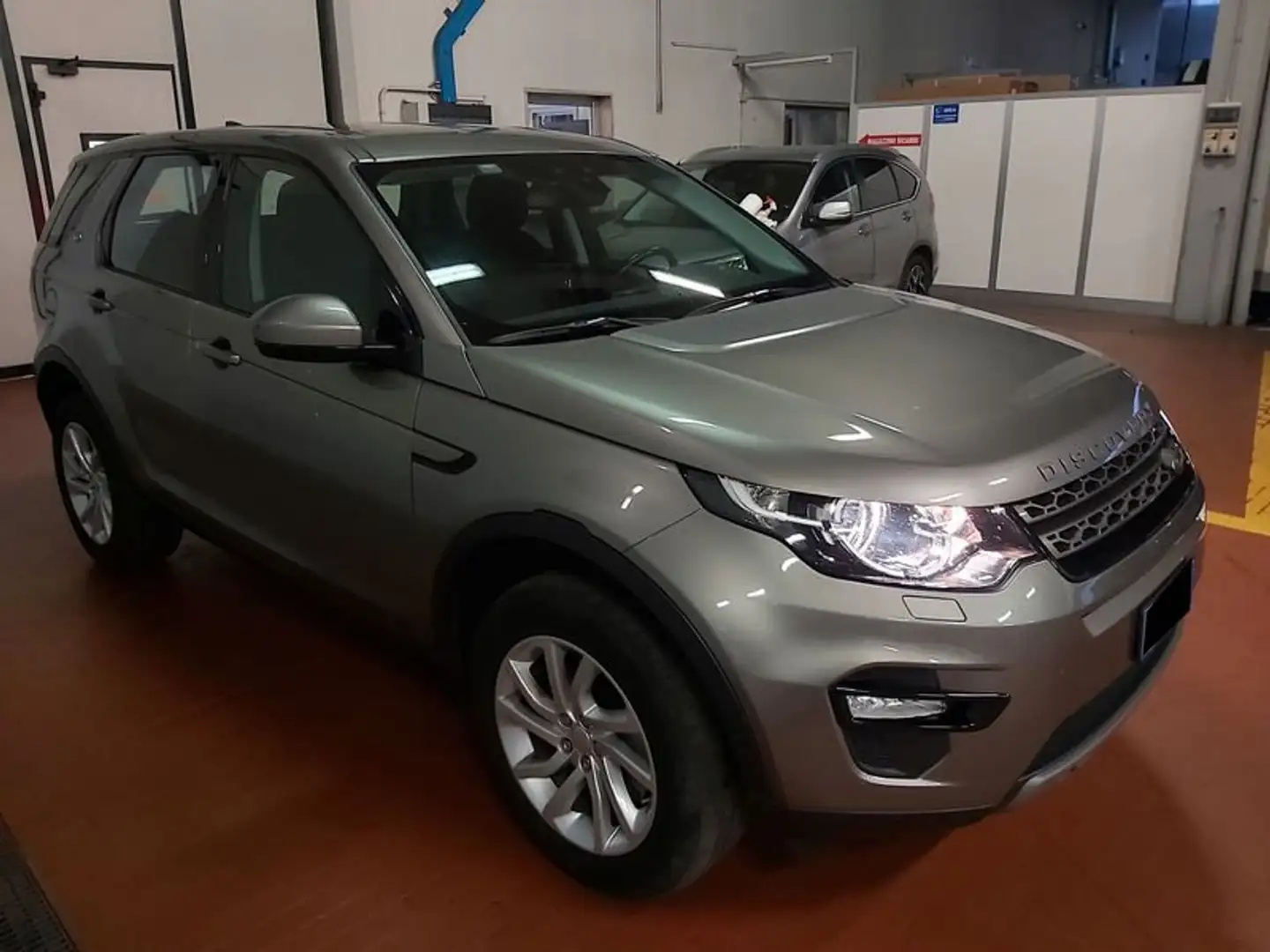 Land Rover Discovery Sport 2.0 TD4 150 CV SE AWD AT Grijs - 1