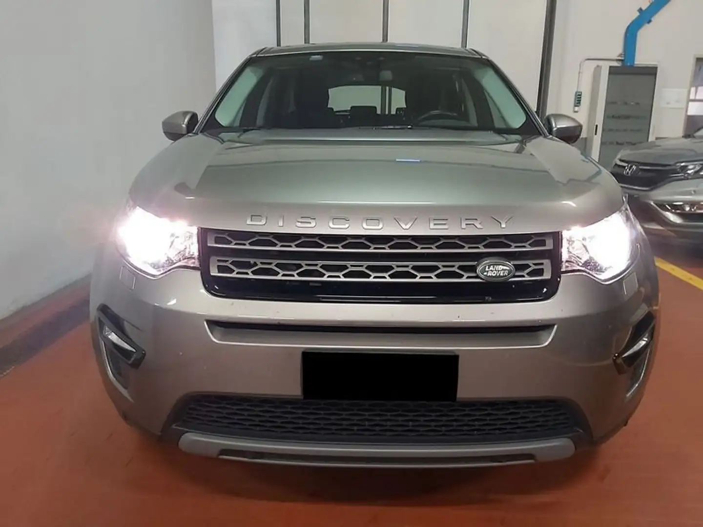 Land Rover Discovery Sport 2.0 TD4 150 CV SE AWD AT Grijs - 2