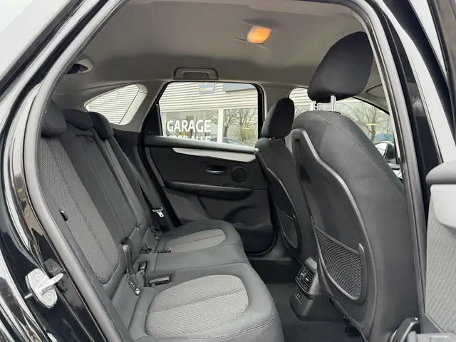 BMW 2 Series view 8