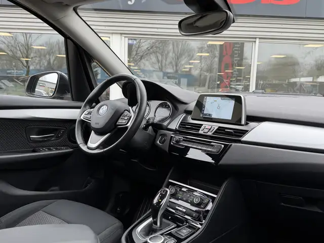 BMW 2 Series view 6