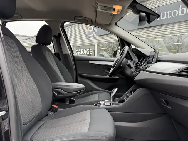 BMW 2 Series view 10