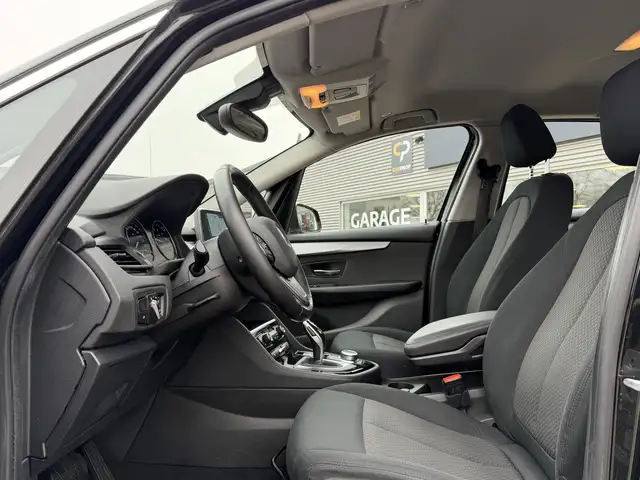 BMW 2 Series view 4