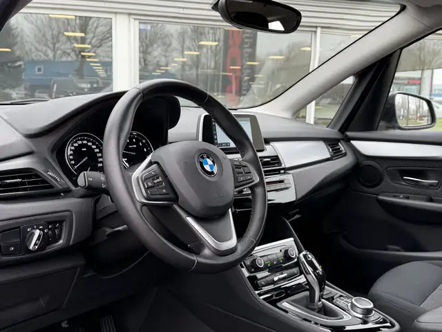 BMW 2 Series view 2