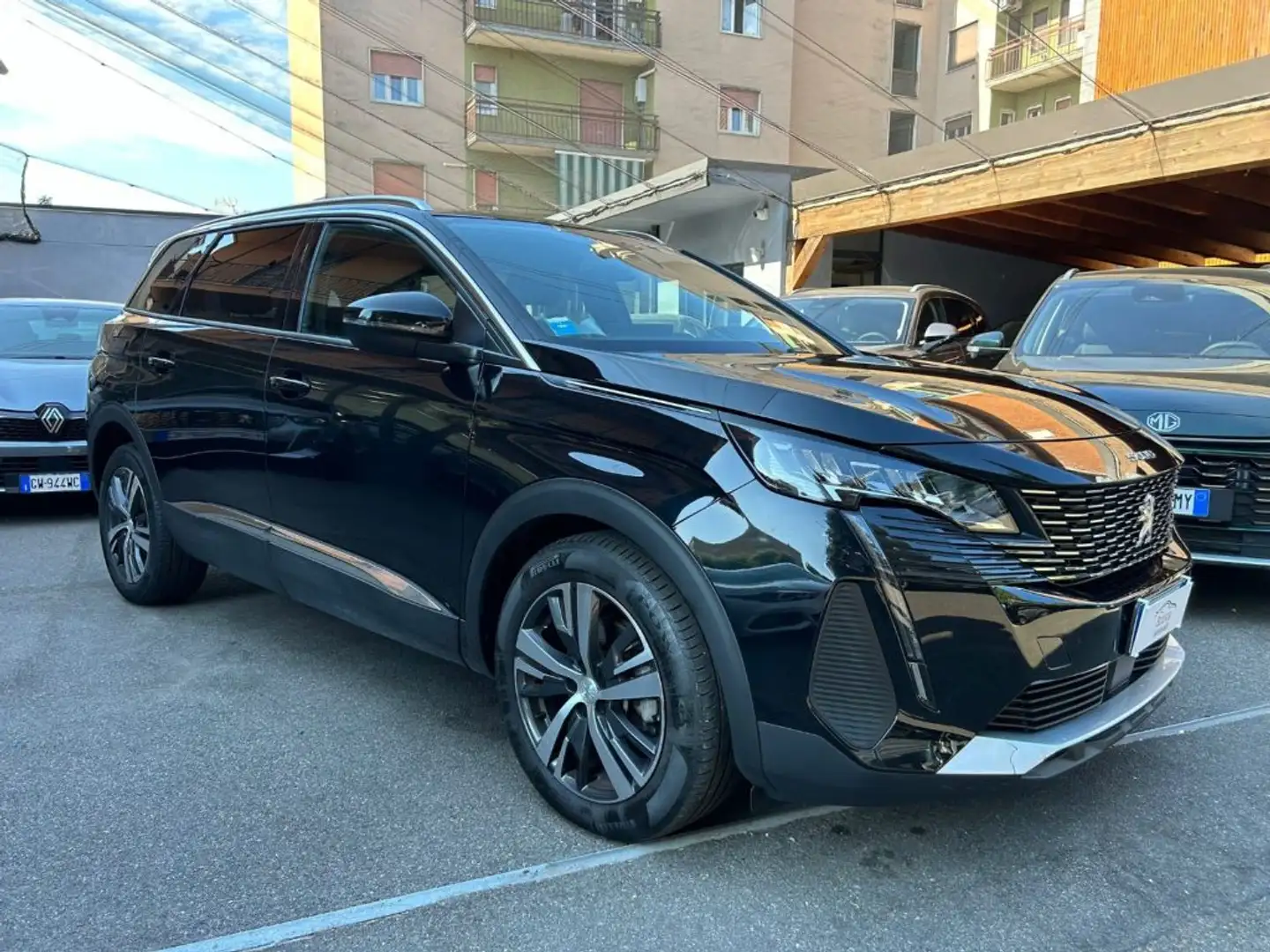 Peugeot 5008 Hybrid 136 e-DCS6 Allure Pack Negro - 2