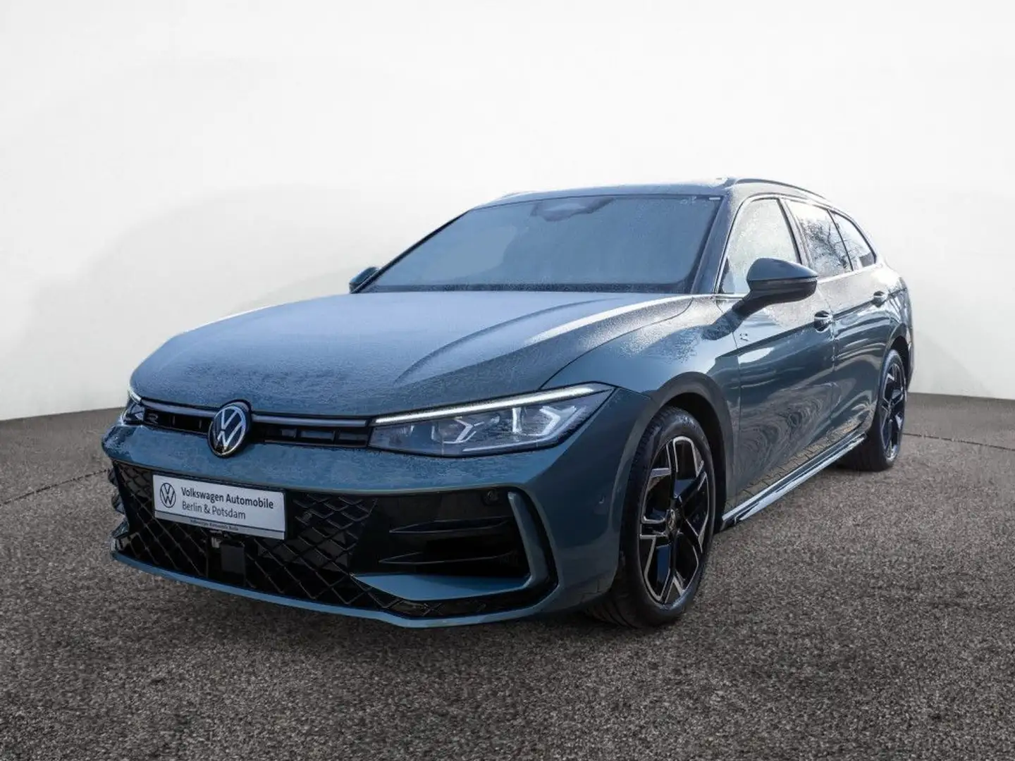 Volkswagen Passat Variant 2.0 TSI DSG 4M  R-Line R-Kam AHK Vert - 2