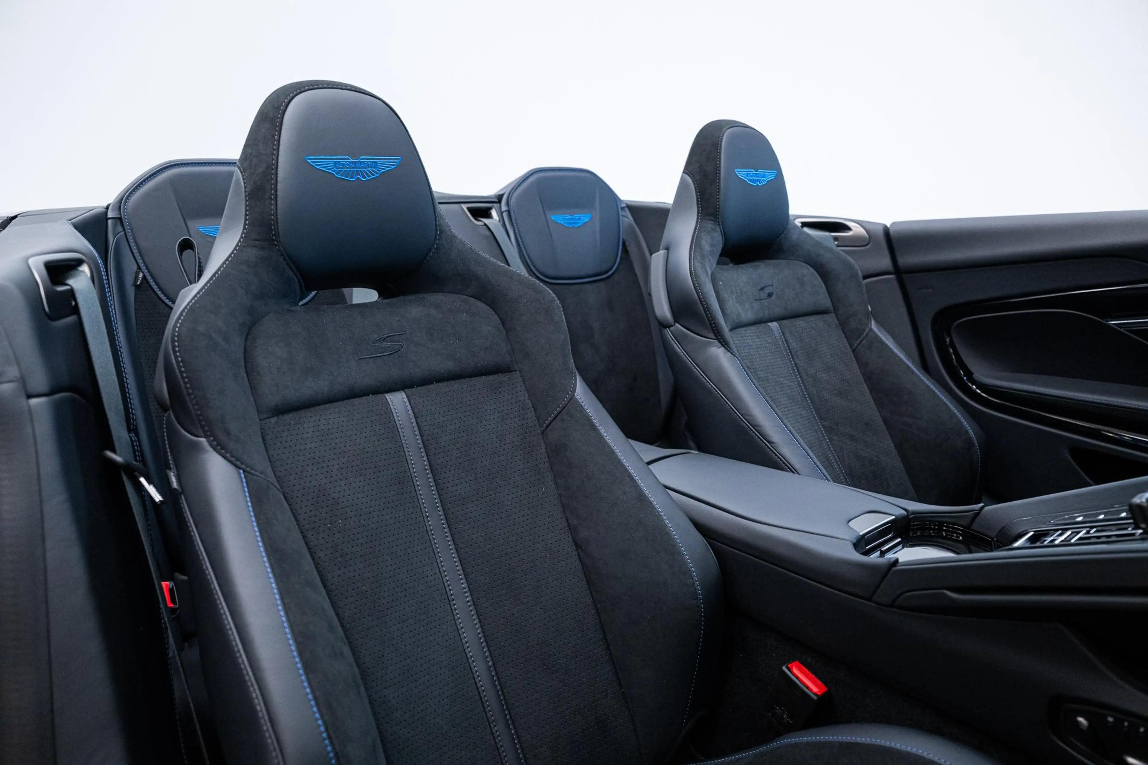 Aston Martin DB12 S Volante NEW 2026 * — photo 5