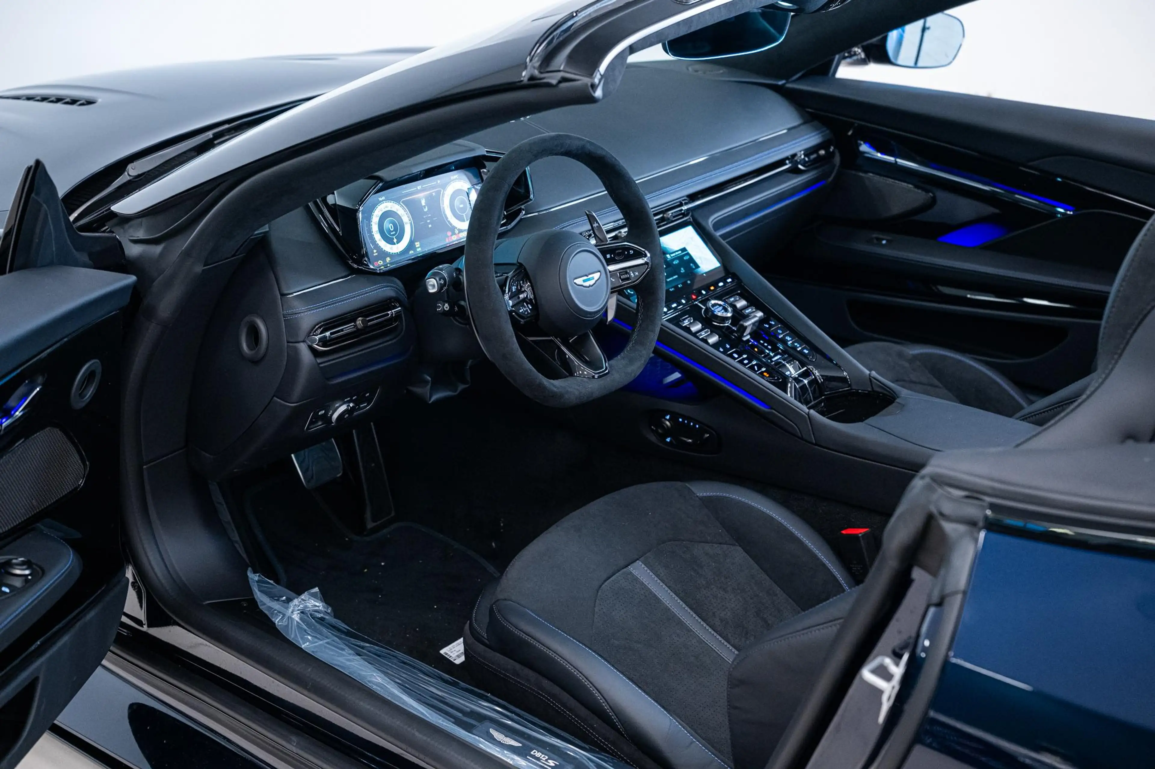Aston Martin DB12 S Volante NEW 2026 * — photo 4