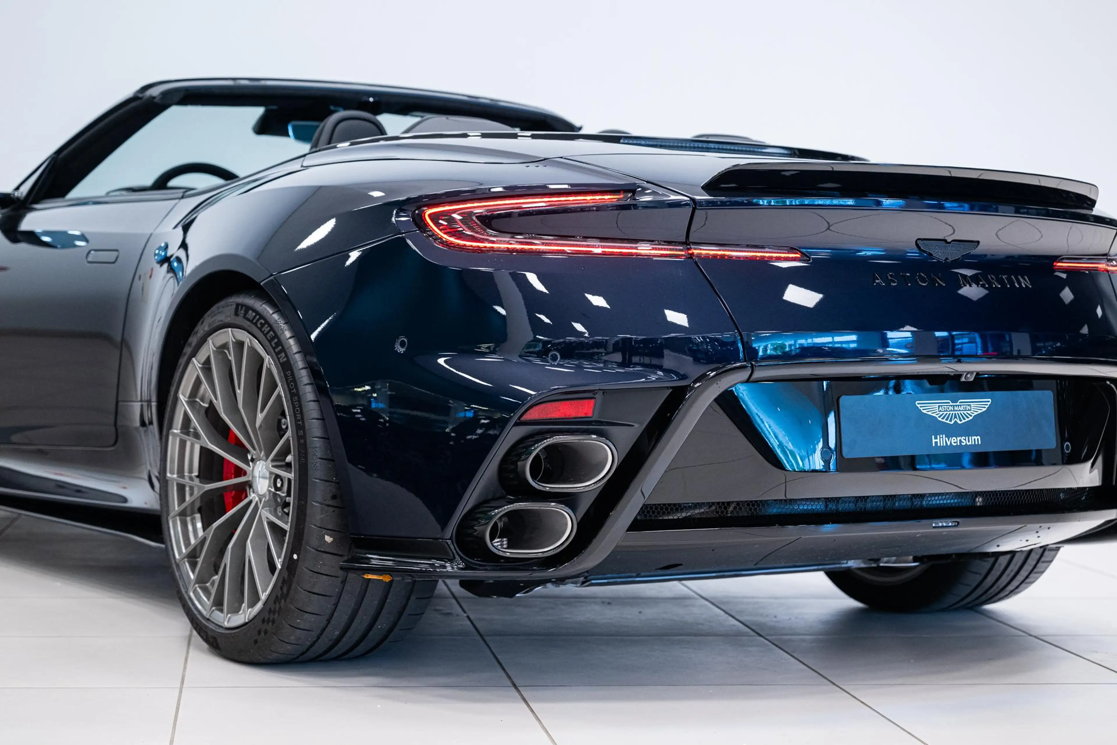 Aston Martin DB12 S Volante NEW 2026 * — photo 9