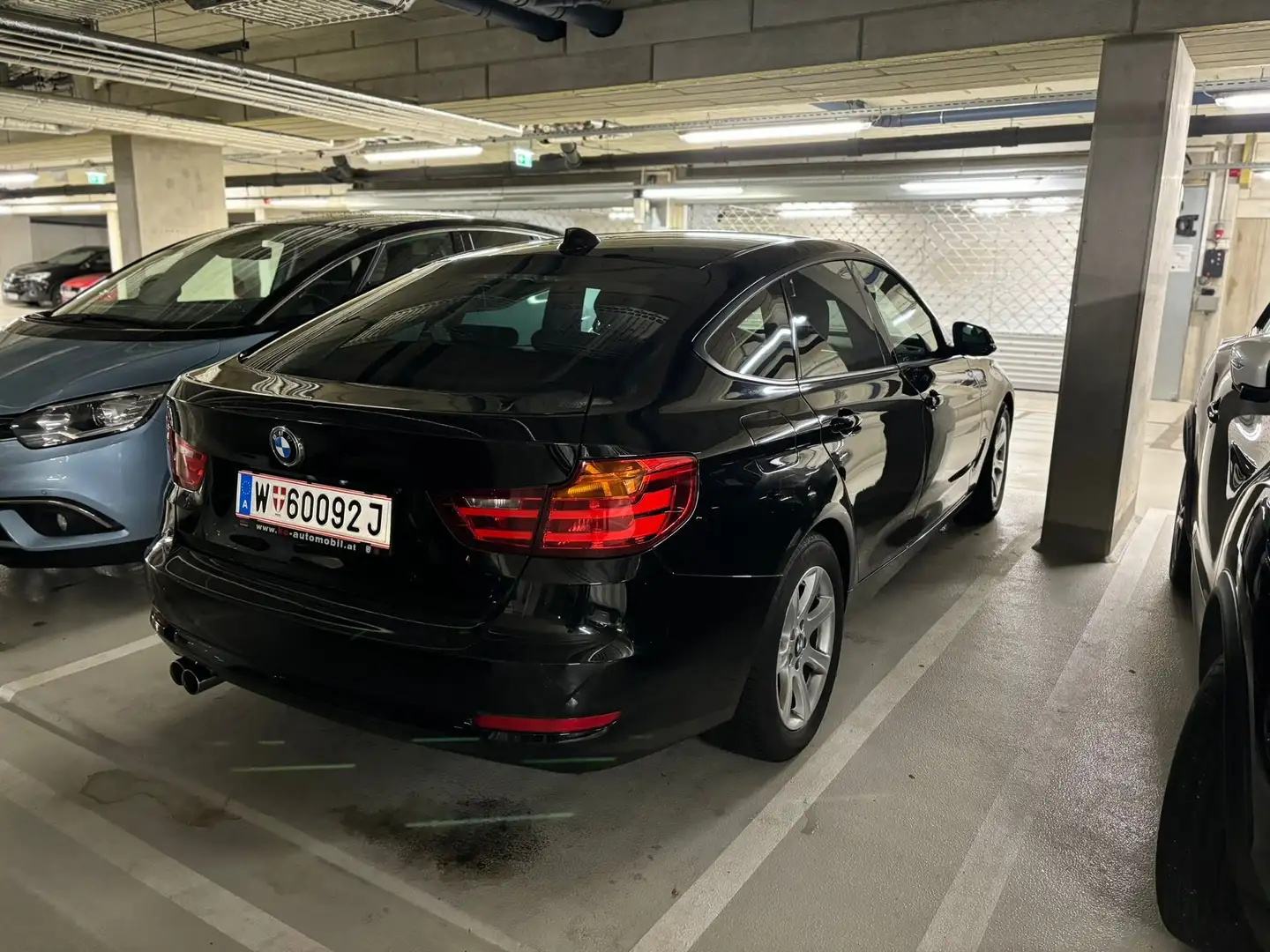 BMW 320 320d xDrive Gran Turismo Advantage Schwarz - 1