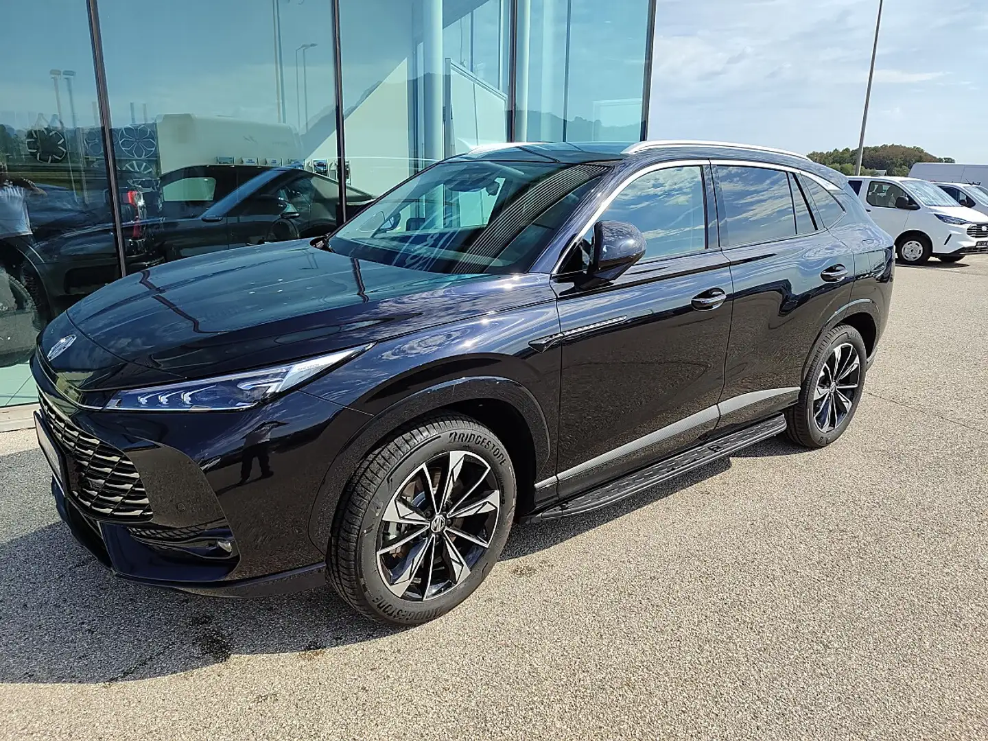 MG HS PHEV+ Luxury 21,4kWh Aut. Schwarz - 1