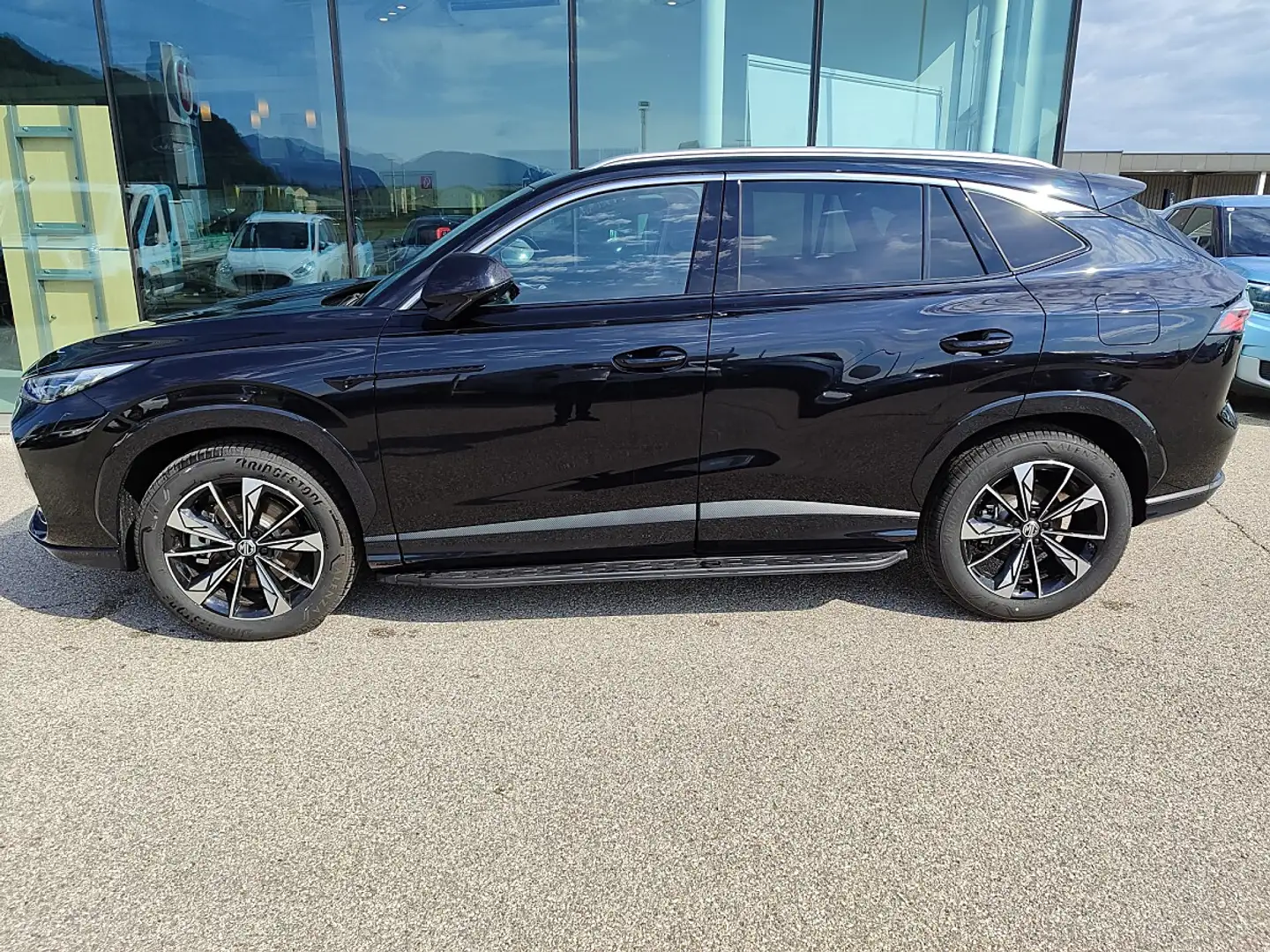 MG HS PHEV+ Luxury 21,4kWh Aut. Schwarz - 2