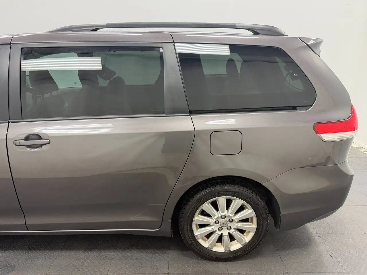 Toyota Sienna photo Toyota Sienna