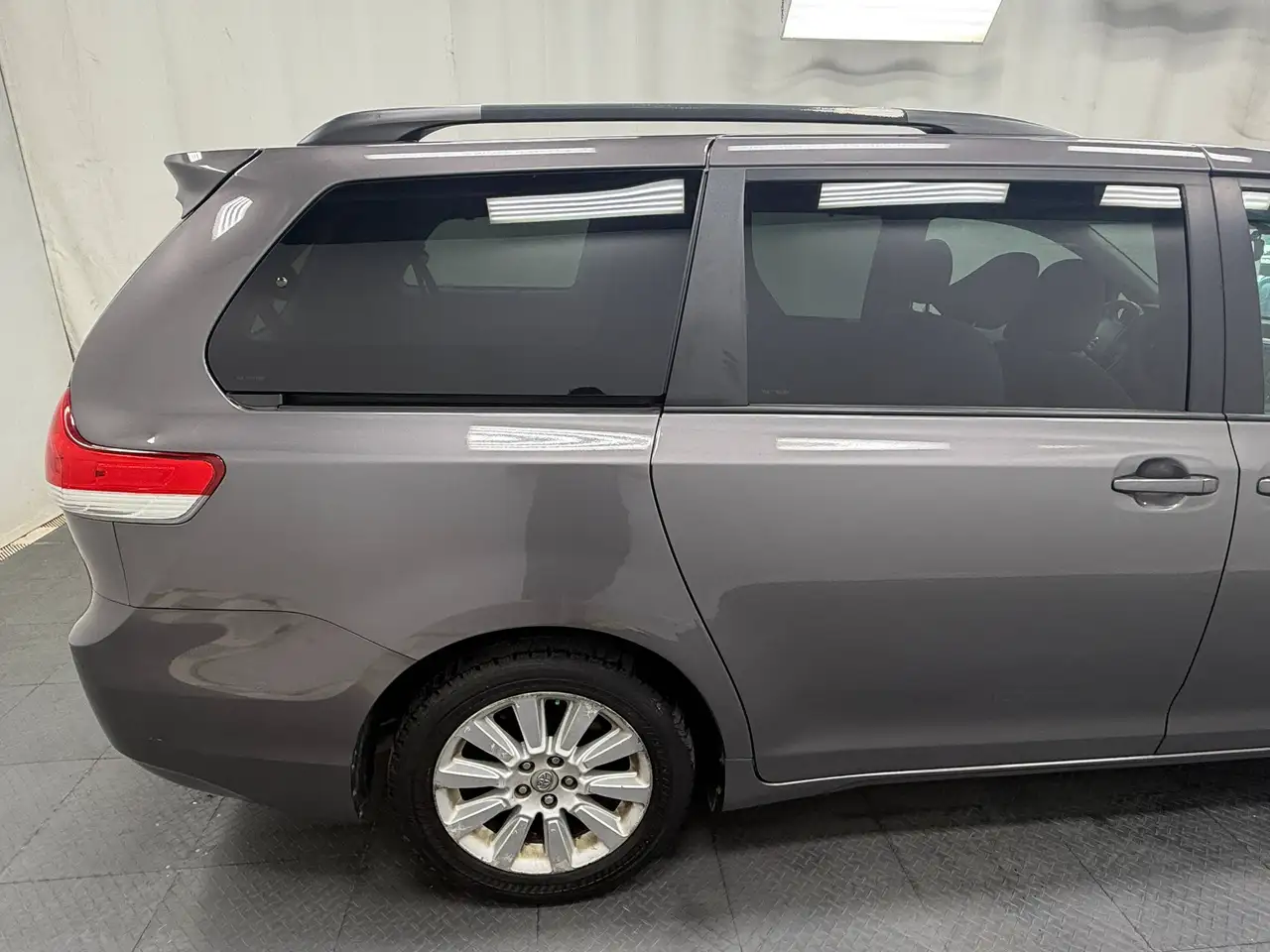 Toyota Sienna photo Toyota Sienna