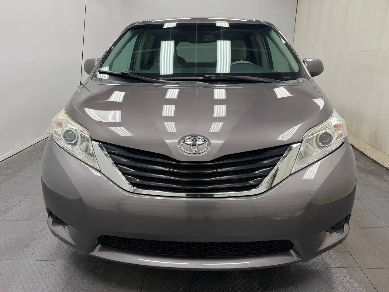 Toyota Sienna photo Toyota Sienna