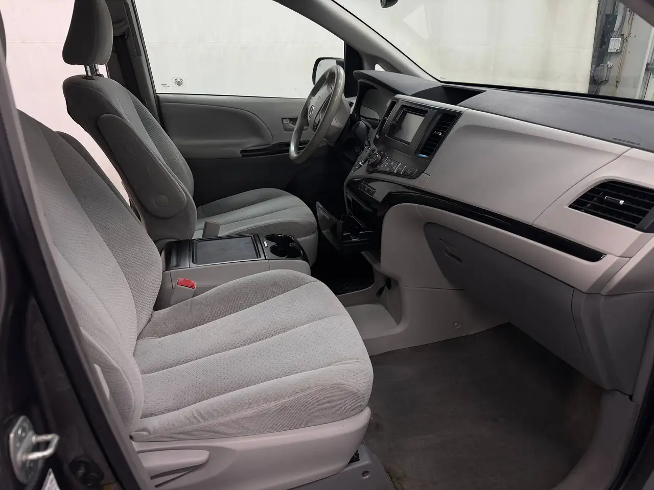 Toyota Sienna photo Toyota Sienna
