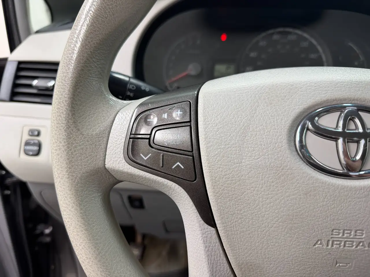 Toyota Sienna photo Toyota Sienna