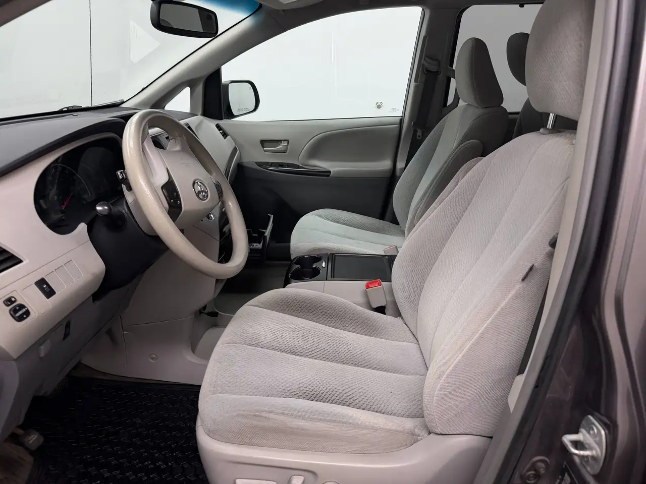 Toyota Sienna photo Toyota Sienna