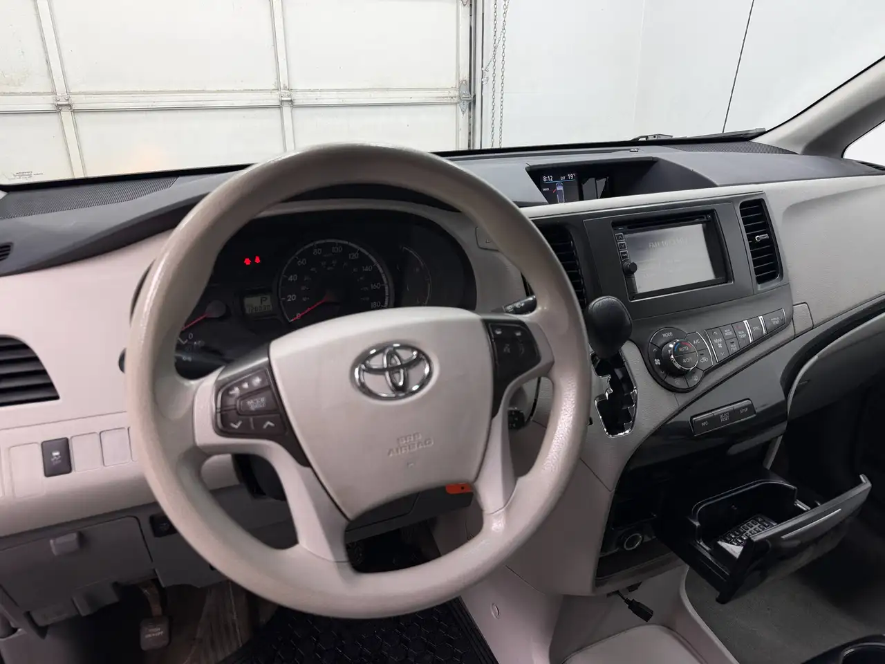 Toyota Sienna photo Toyota Sienna