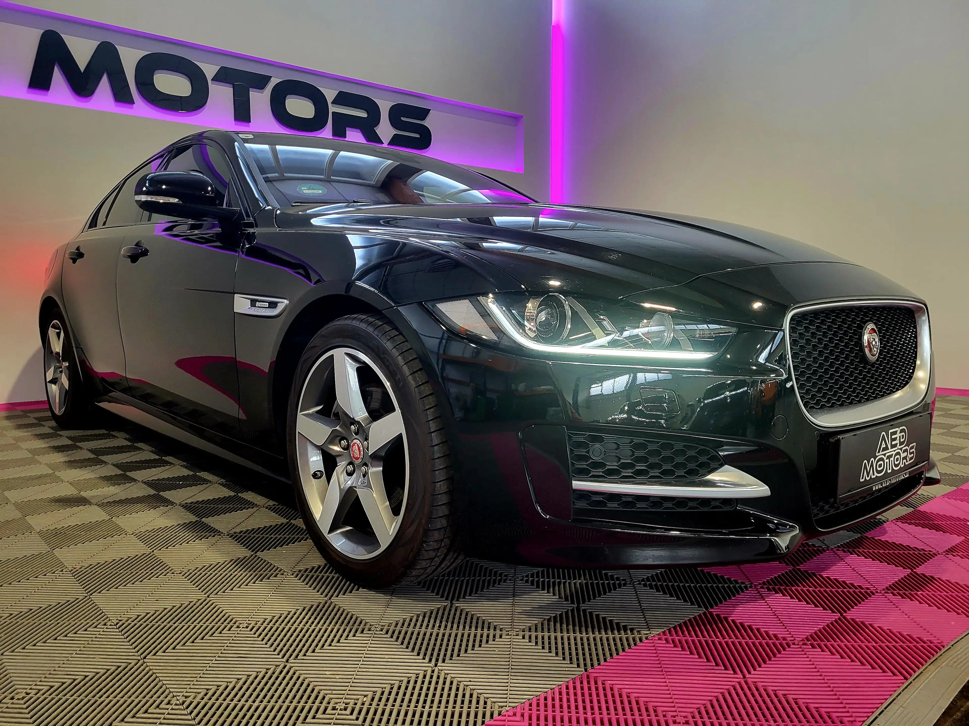 Jaguar XE R-Sport — photo 4