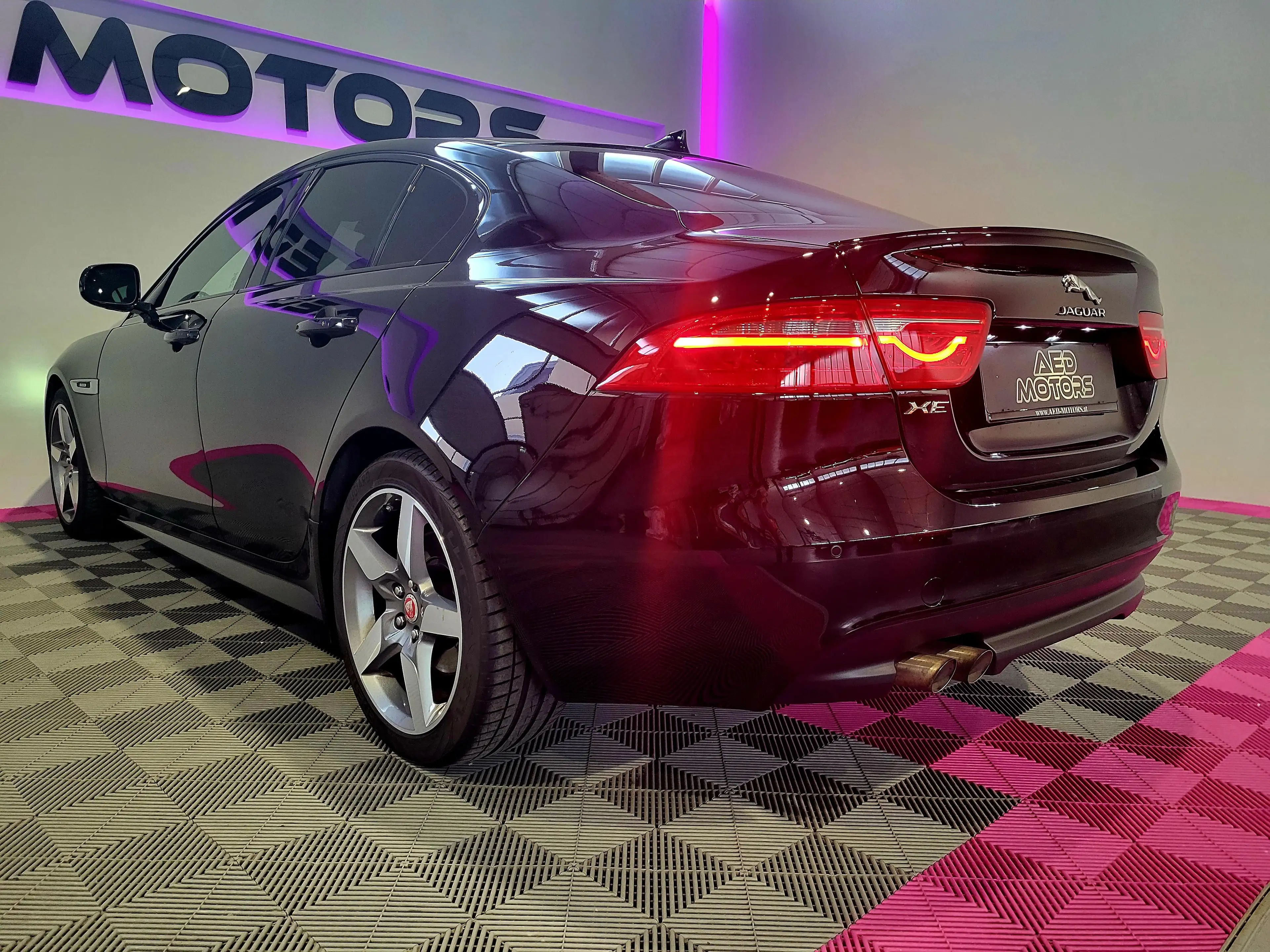 Jaguar XE R-Sport — photo 13