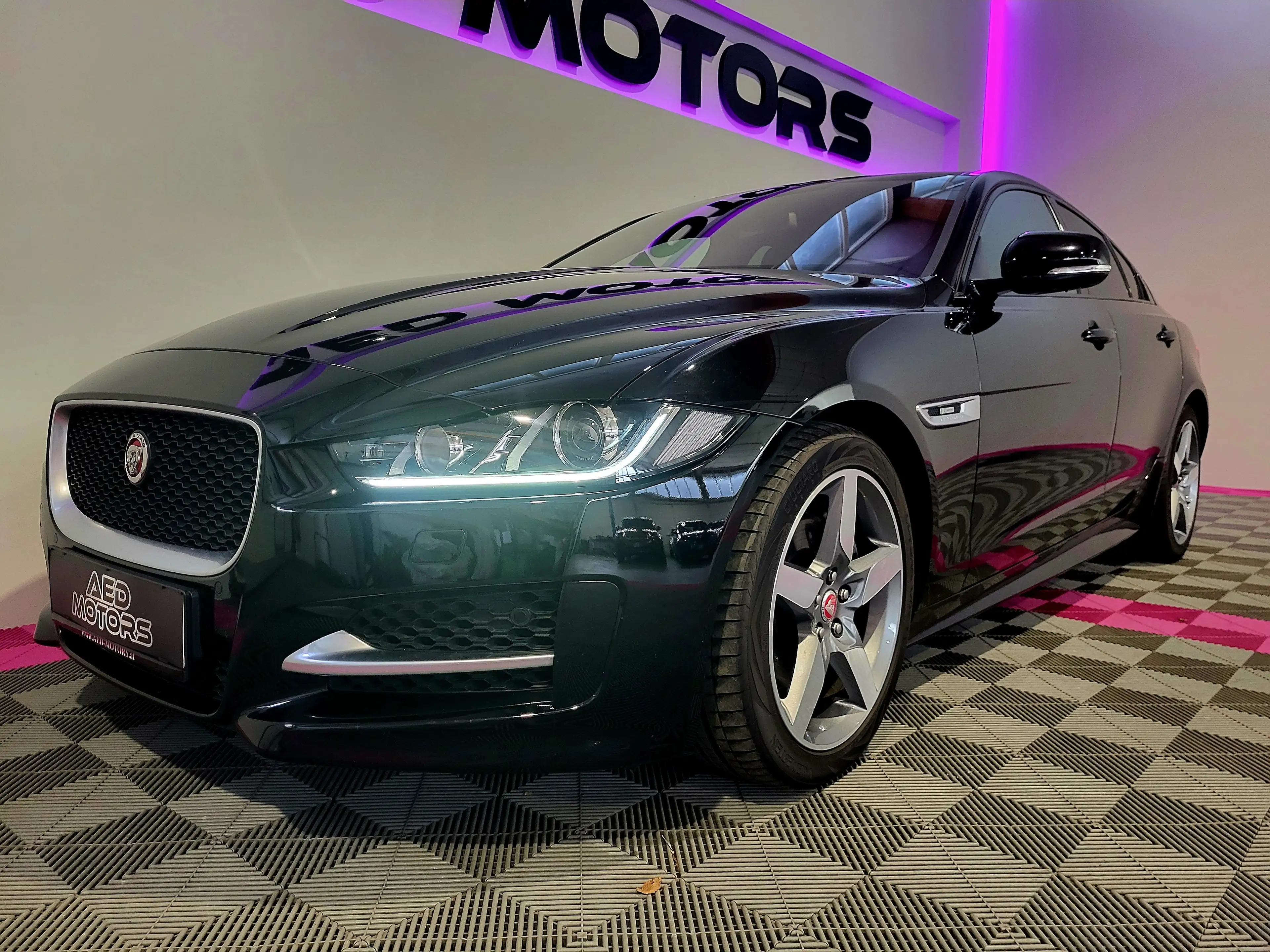 Jaguar XE R-Sport — photo 7