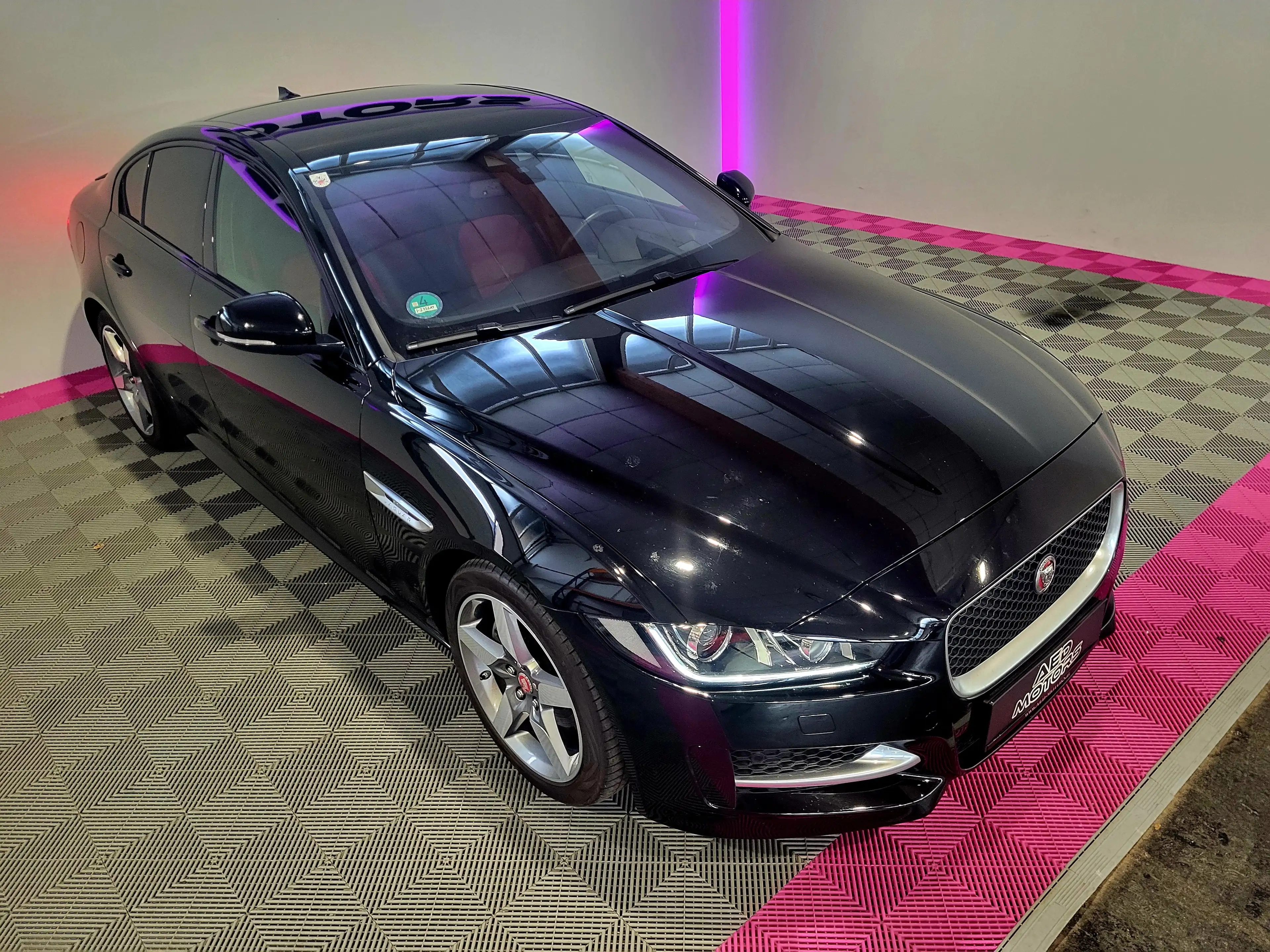 Jaguar XE R-Sport — photo 5