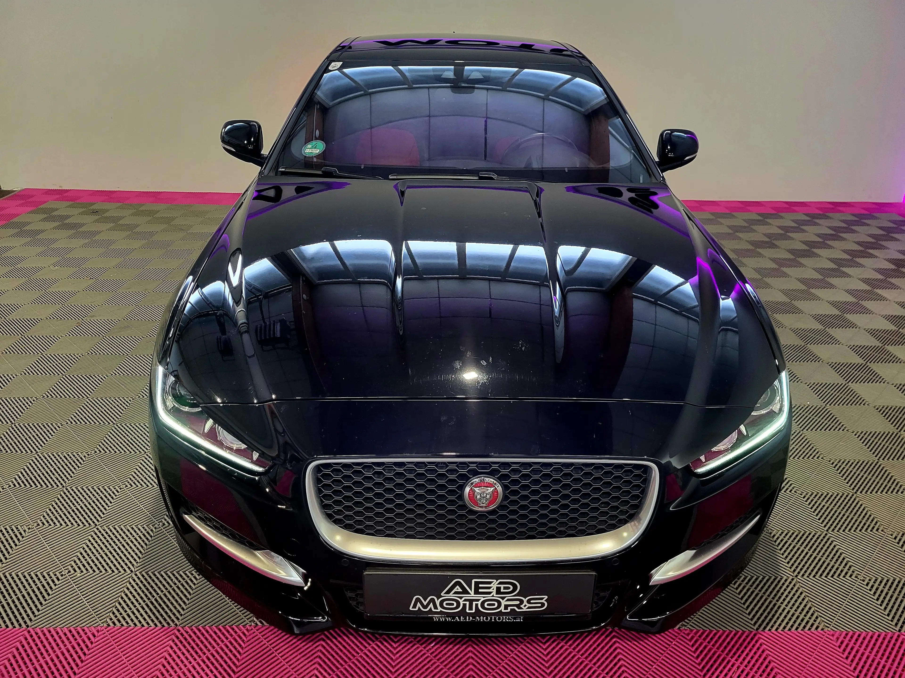 Jaguar XE R-Sport — photo 3