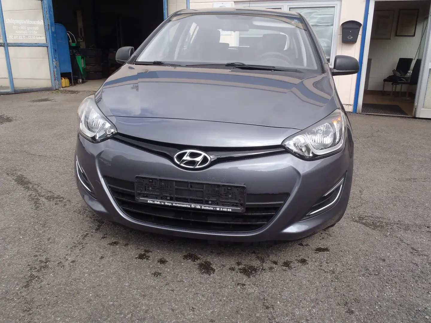 Hyundai i20 1.2 Fifa World Cup Edition KLIMA Grau - 2