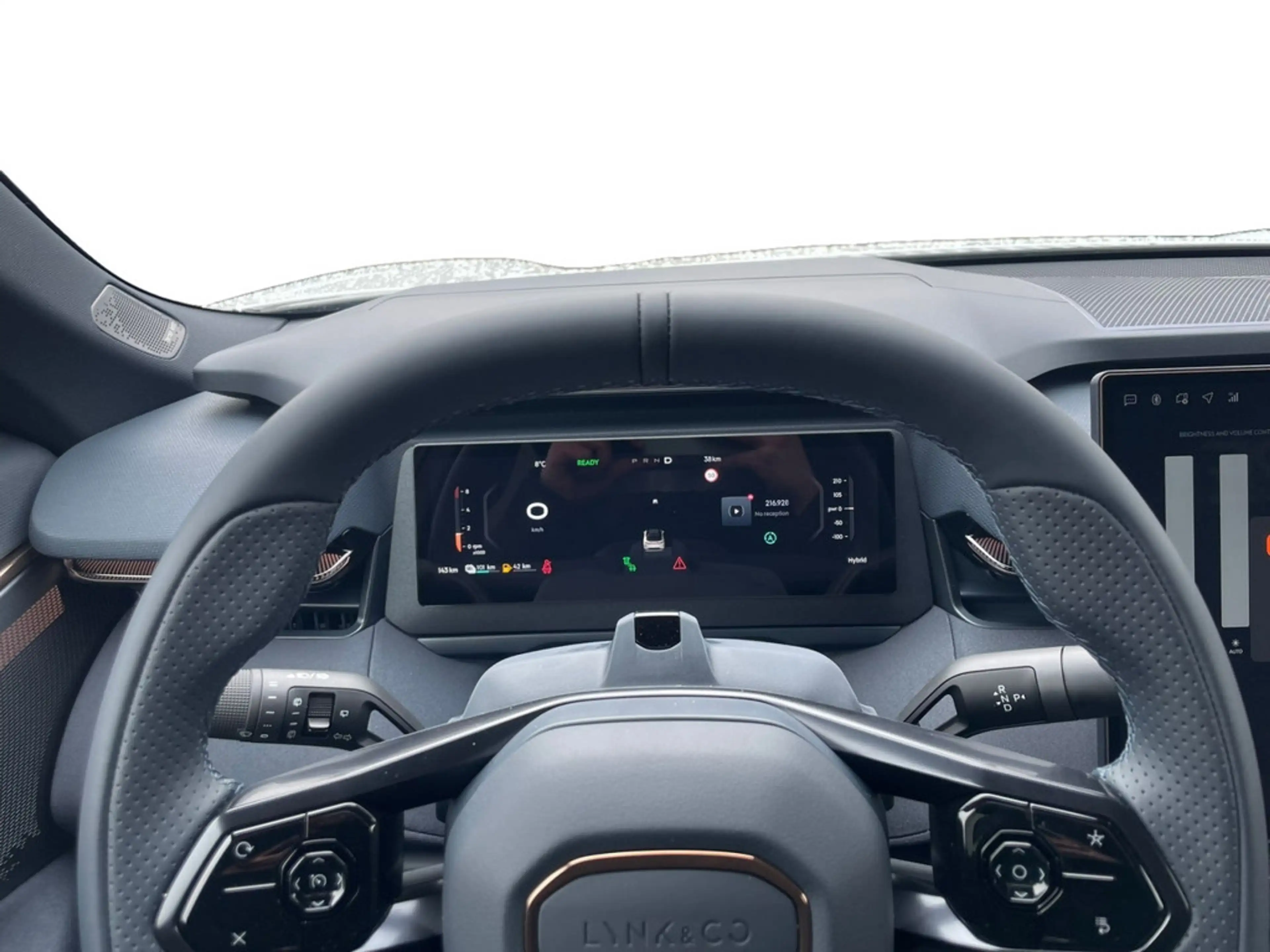 Lynk & Co 08 More Plug-In Hybrid 200km elektr. Reichweite — photo 7