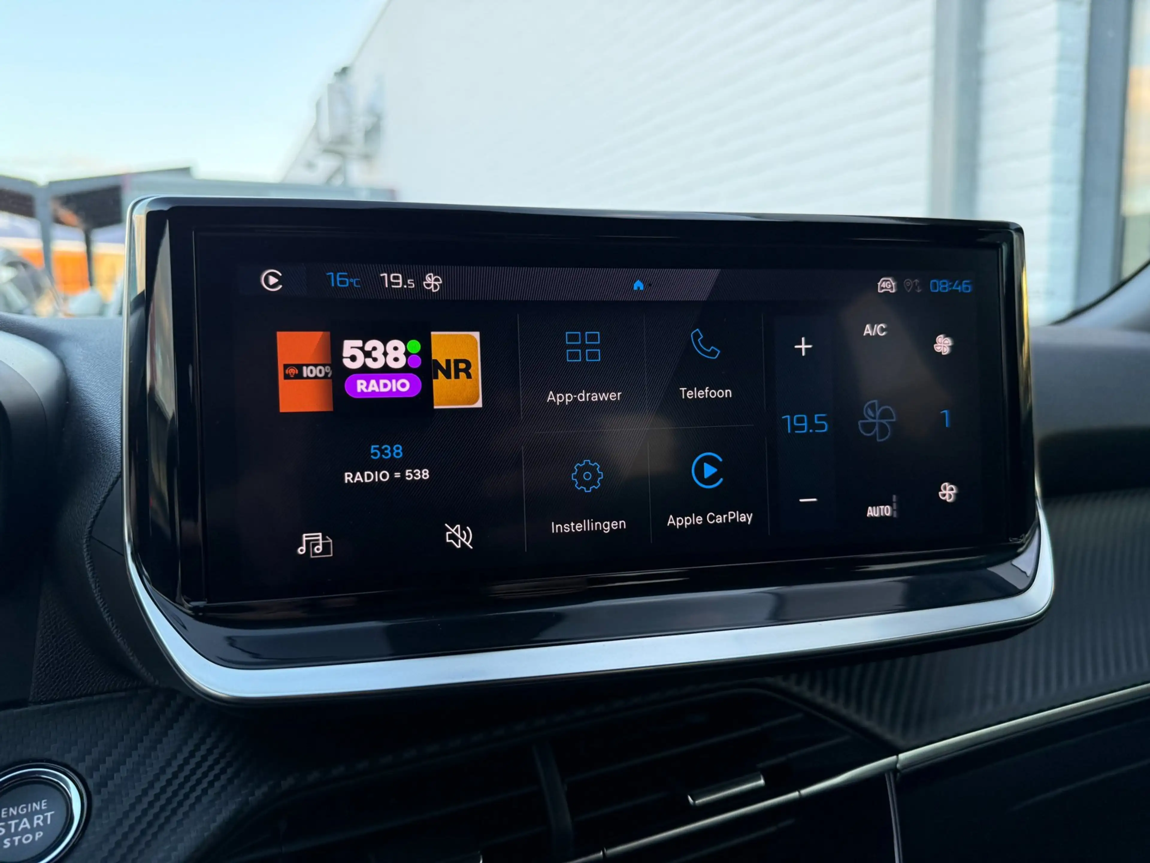 Peugeot 2008 1.2 Hybrid 145PK Allure | Carplay | Rijstrooksenso — photo 38