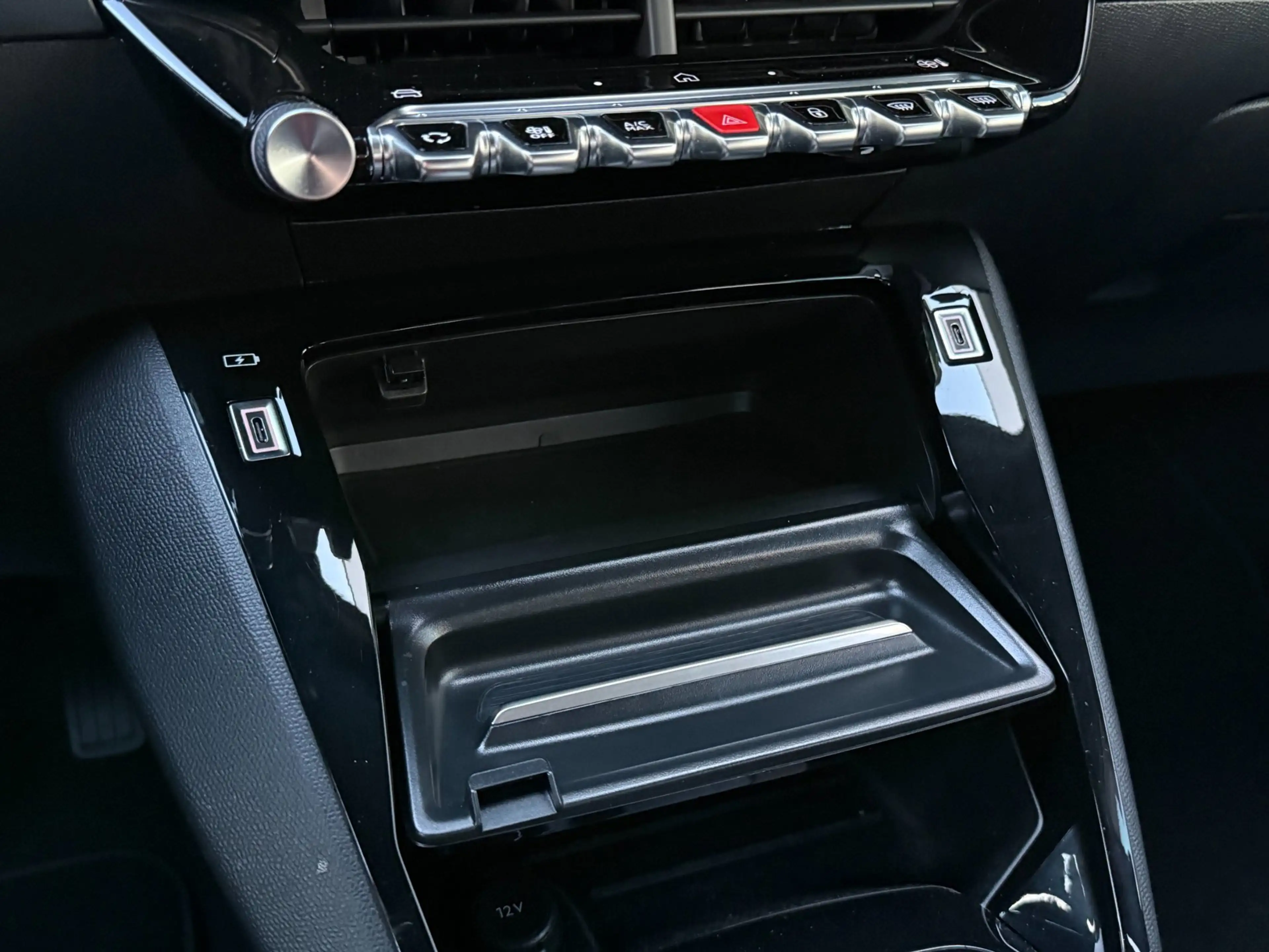 Peugeot 2008 1.2 Hybrid 145PK Allure | Carplay | Rijstrooksenso — photo 39