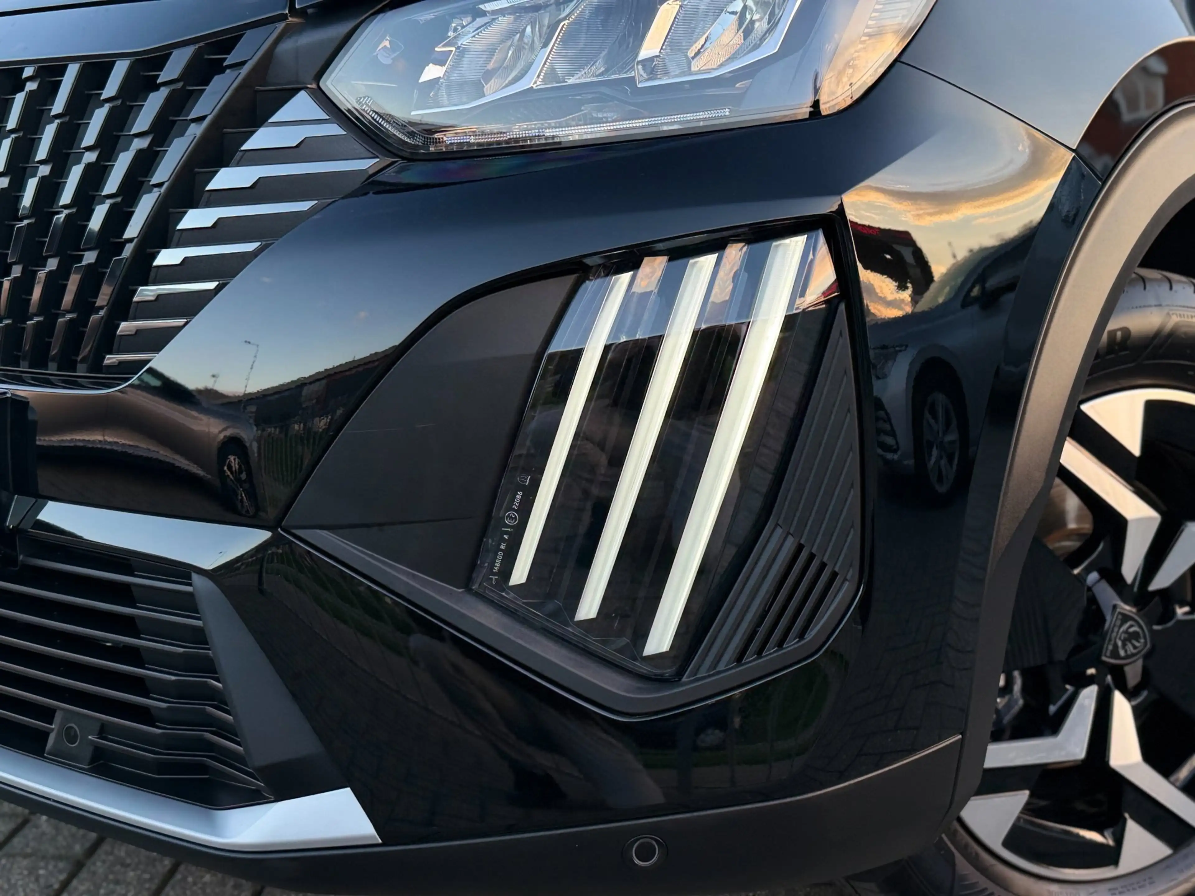 Peugeot 2008 1.2 Hybrid 145PK Allure | Carplay | Rijstrooksenso — photo 27