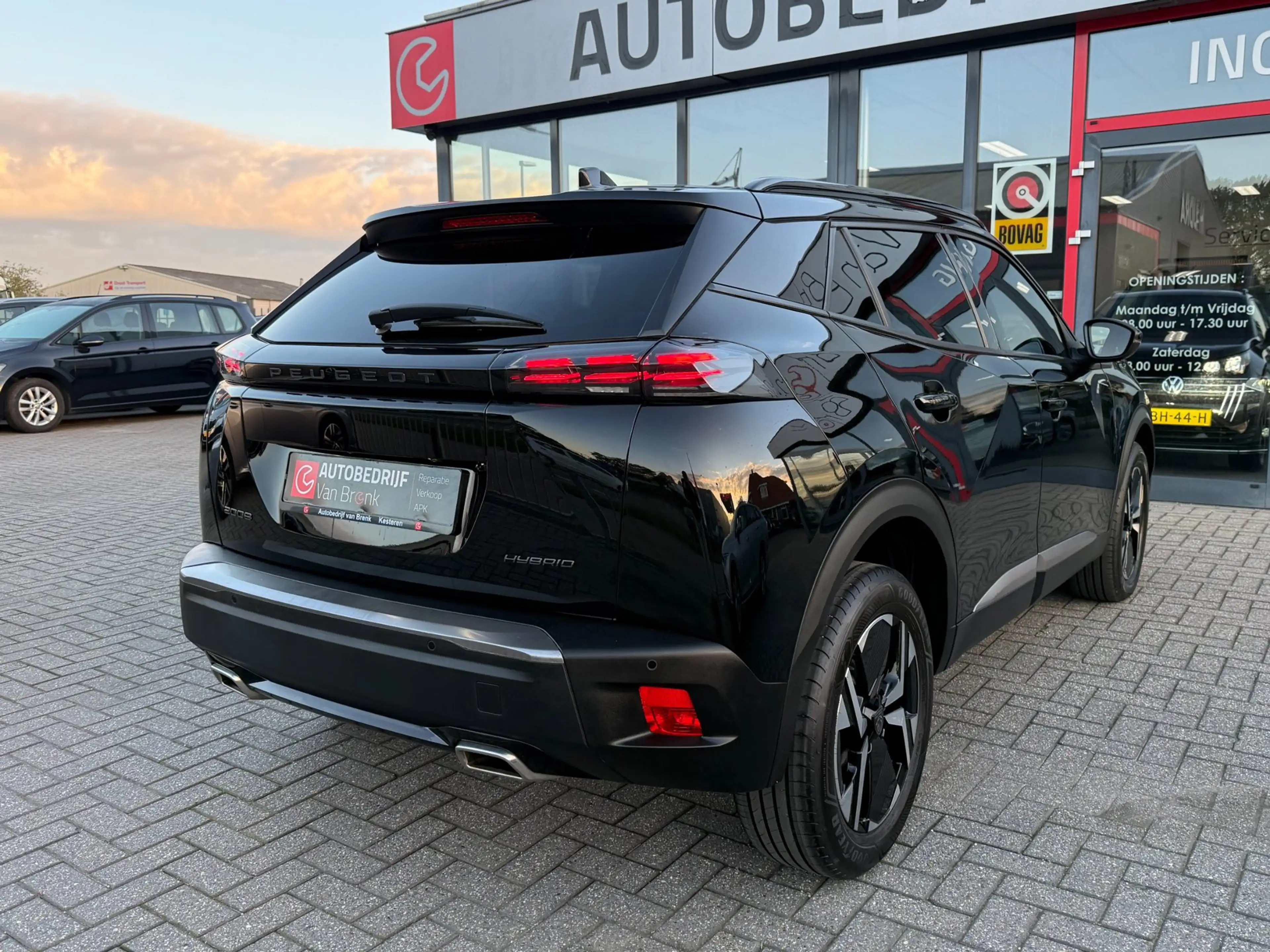 Peugeot 2008 1.2 Hybrid 145PK Allure | Carplay | Rijstrooksenso — photo 8