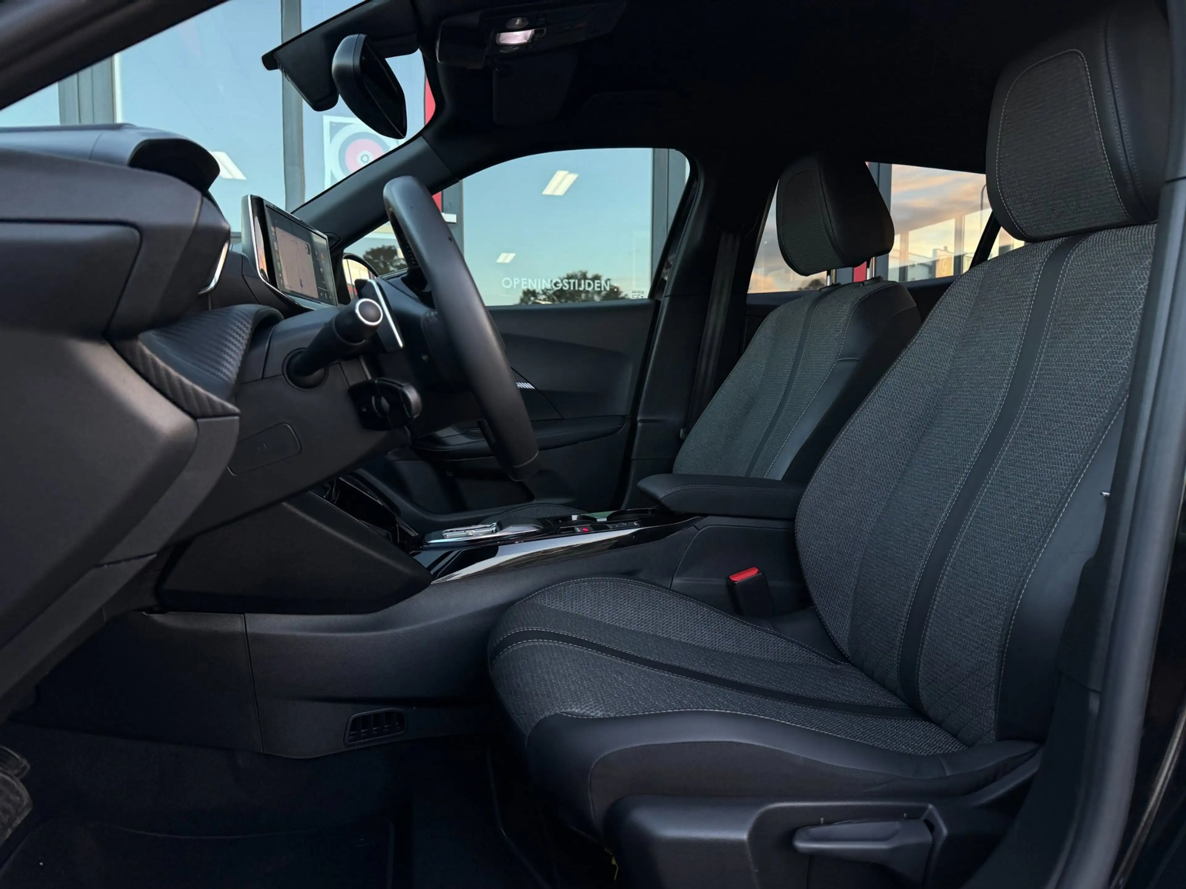 Peugeot 2008 1.2 Hybrid 145PK Allure | Carplay | Rijstrooksenso — photo 3
