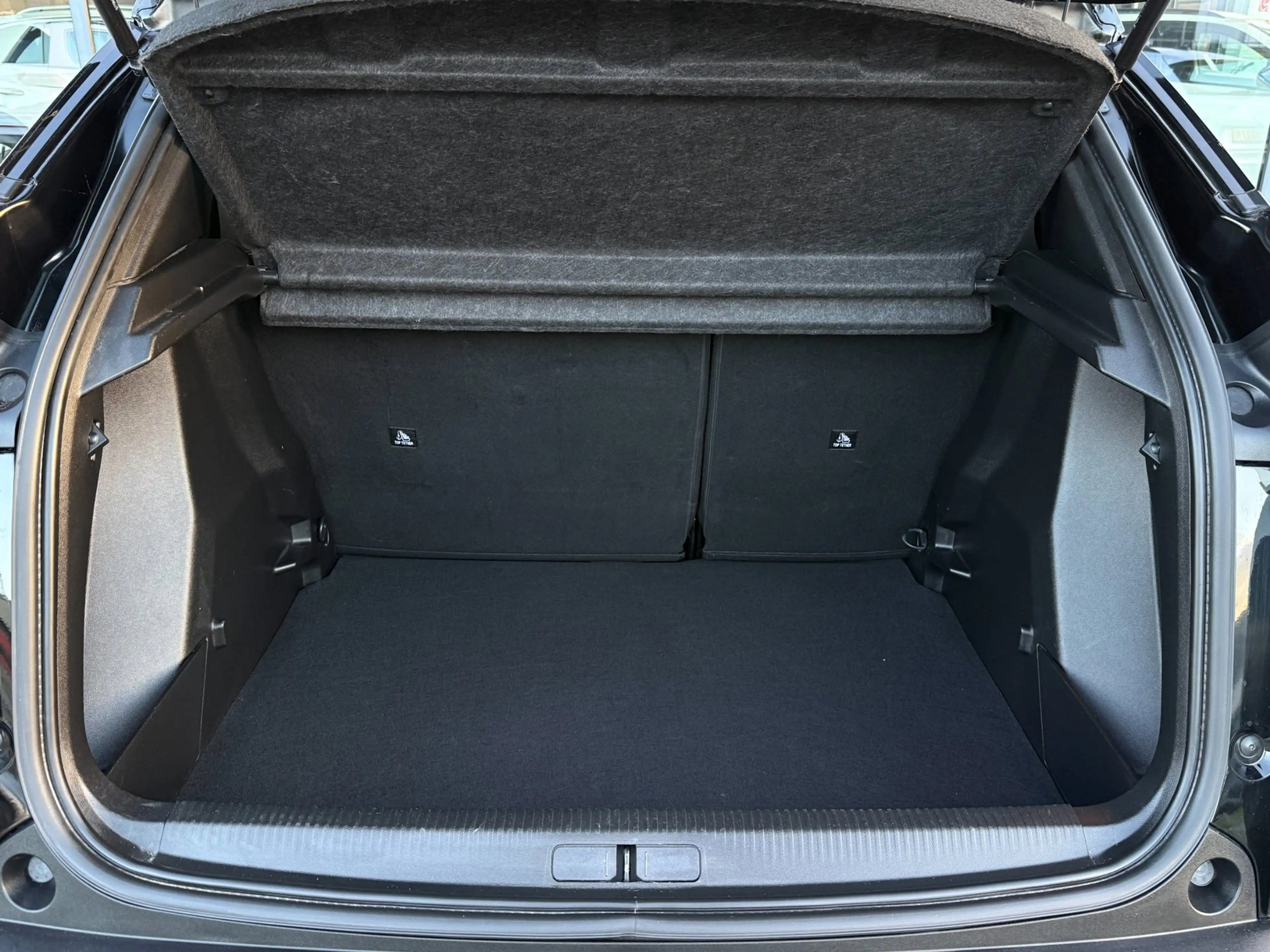 Peugeot 2008 1.2 Hybrid 145PK Allure | Carplay | Rijstrooksenso — photo 9