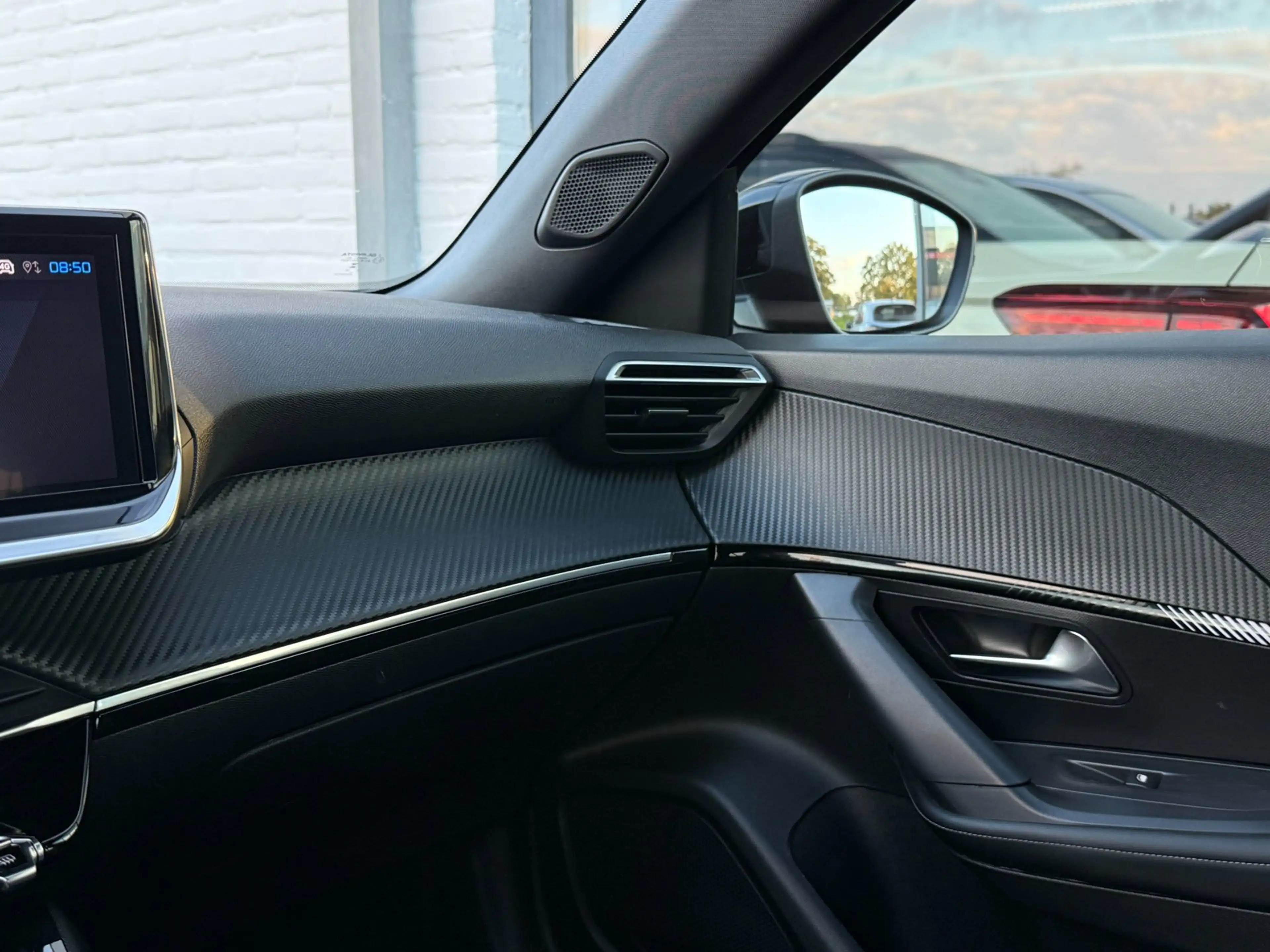 Peugeot 2008 1.2 Hybrid 145PK Allure | Carplay | Rijstrooksenso — photo 40
