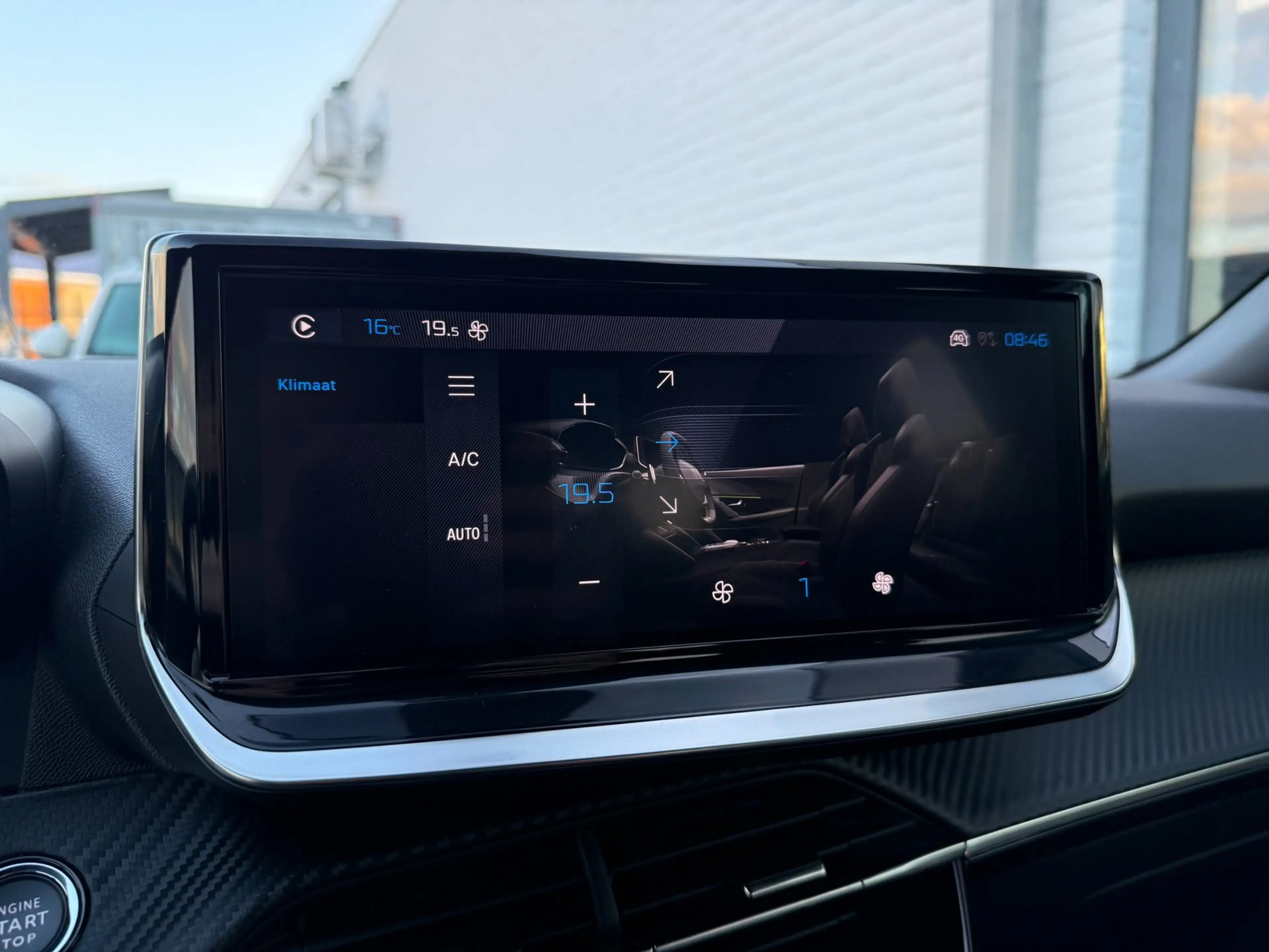 Peugeot 2008 1.2 Hybrid 145PK Allure | Carplay | Rijstrooksenso — photo 16