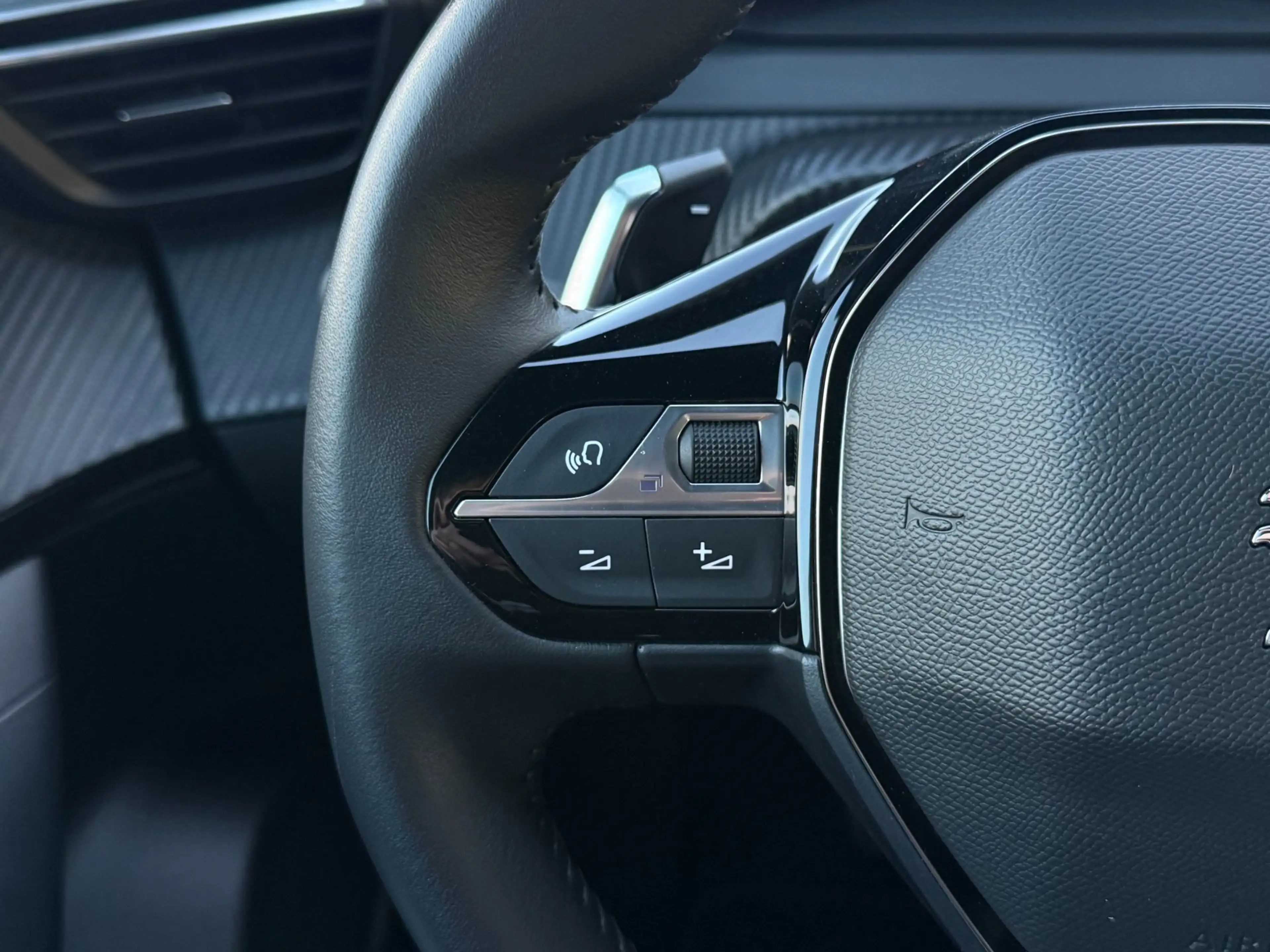 Peugeot 2008 1.2 Hybrid 145PK Allure | Carplay | Rijstrooksenso — photo 35