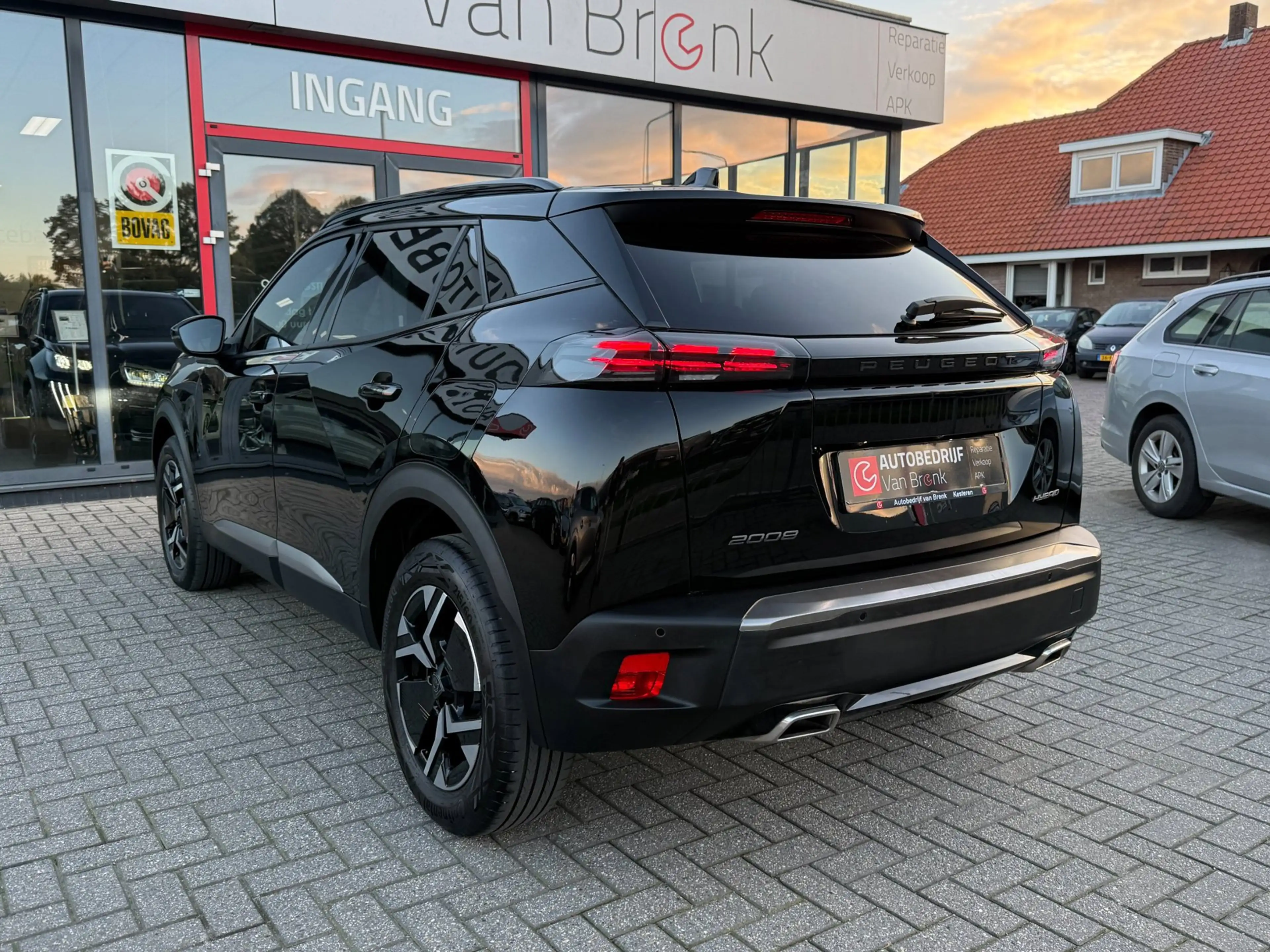 Peugeot 2008 1.2 Hybrid 145PK Allure | Carplay | Rijstrooksenso — photo 6