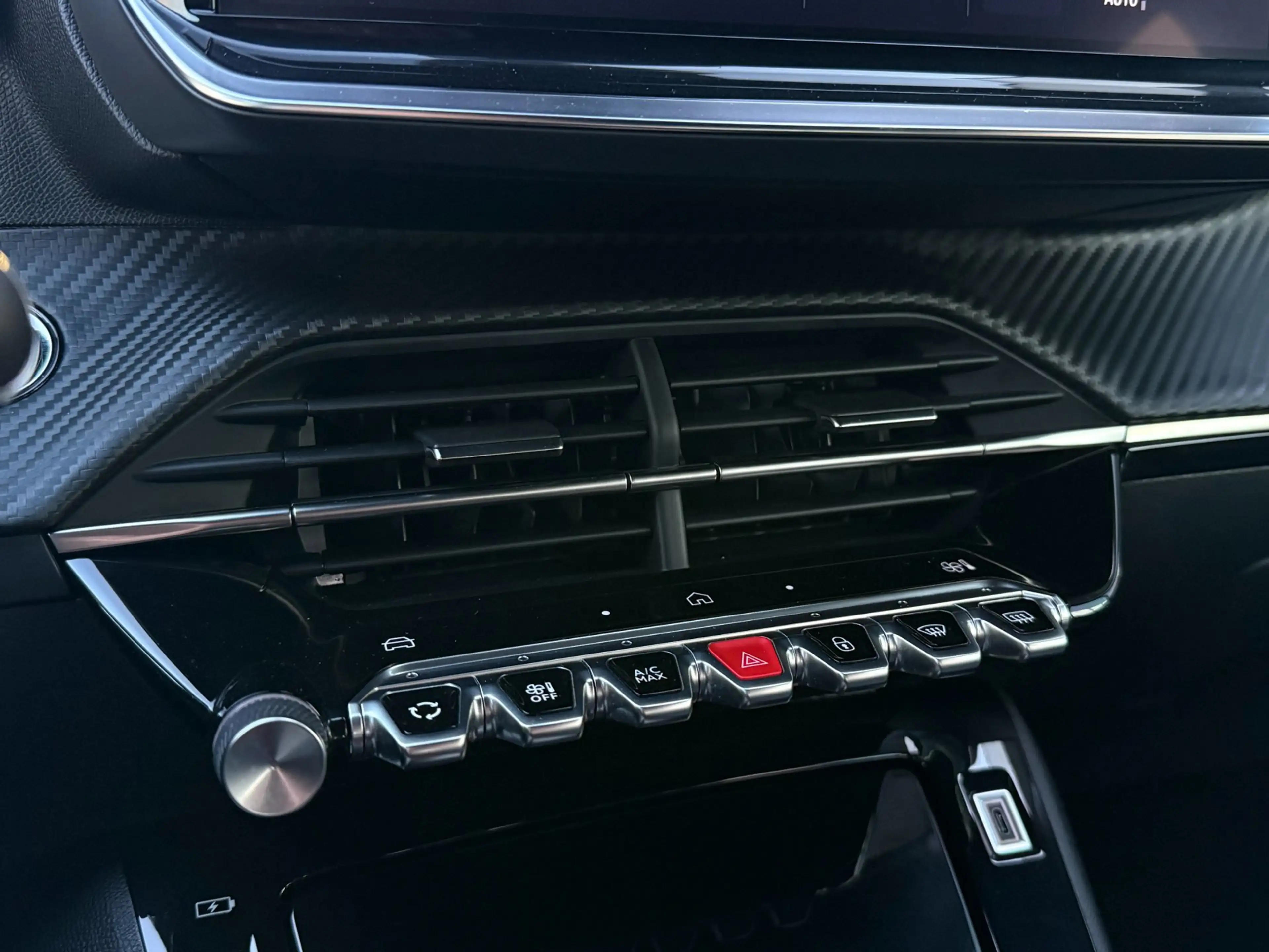 Peugeot 2008 1.2 Hybrid 145PK Allure | Carplay | Rijstrooksenso — photo 17