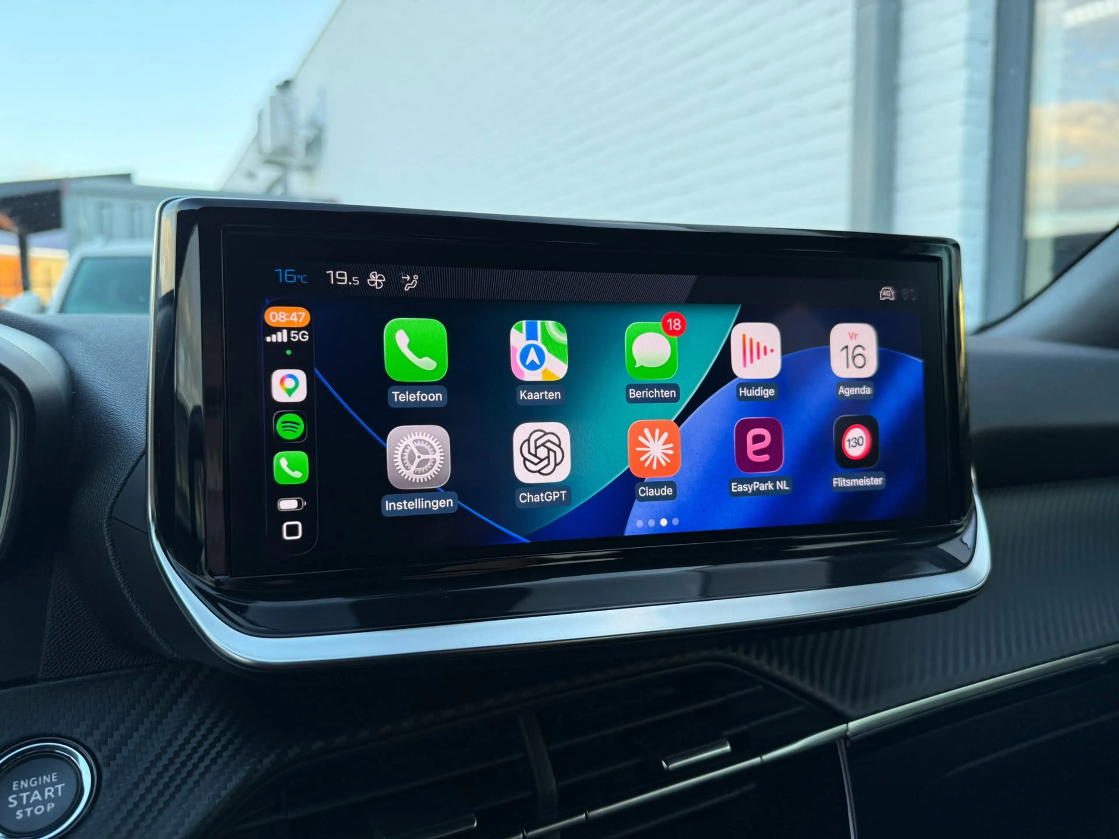 Peugeot 2008 1.2 Hybrid 145PK Allure | Carplay | Rijstrooksenso — photo 13