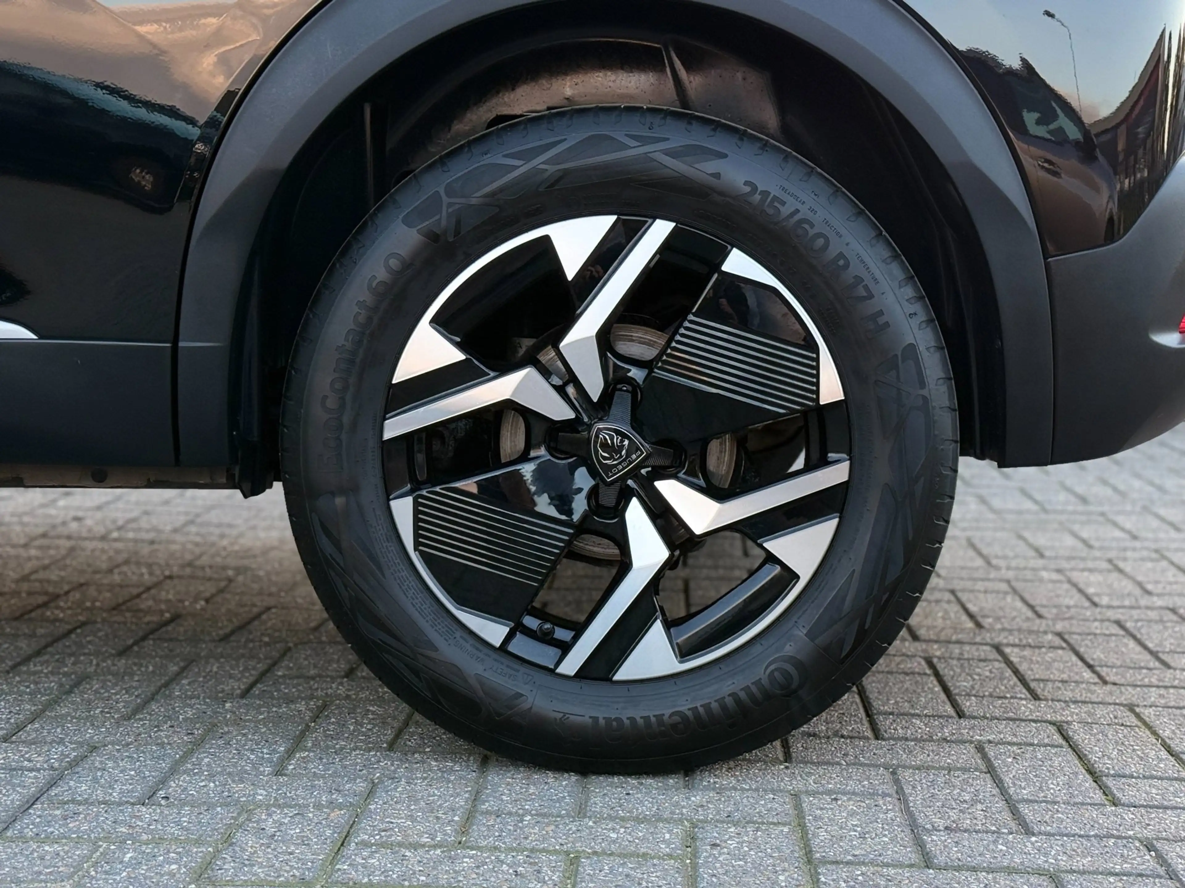 Peugeot 2008 1.2 Hybrid 145PK Allure | Carplay | Rijstrooksenso — photo 25