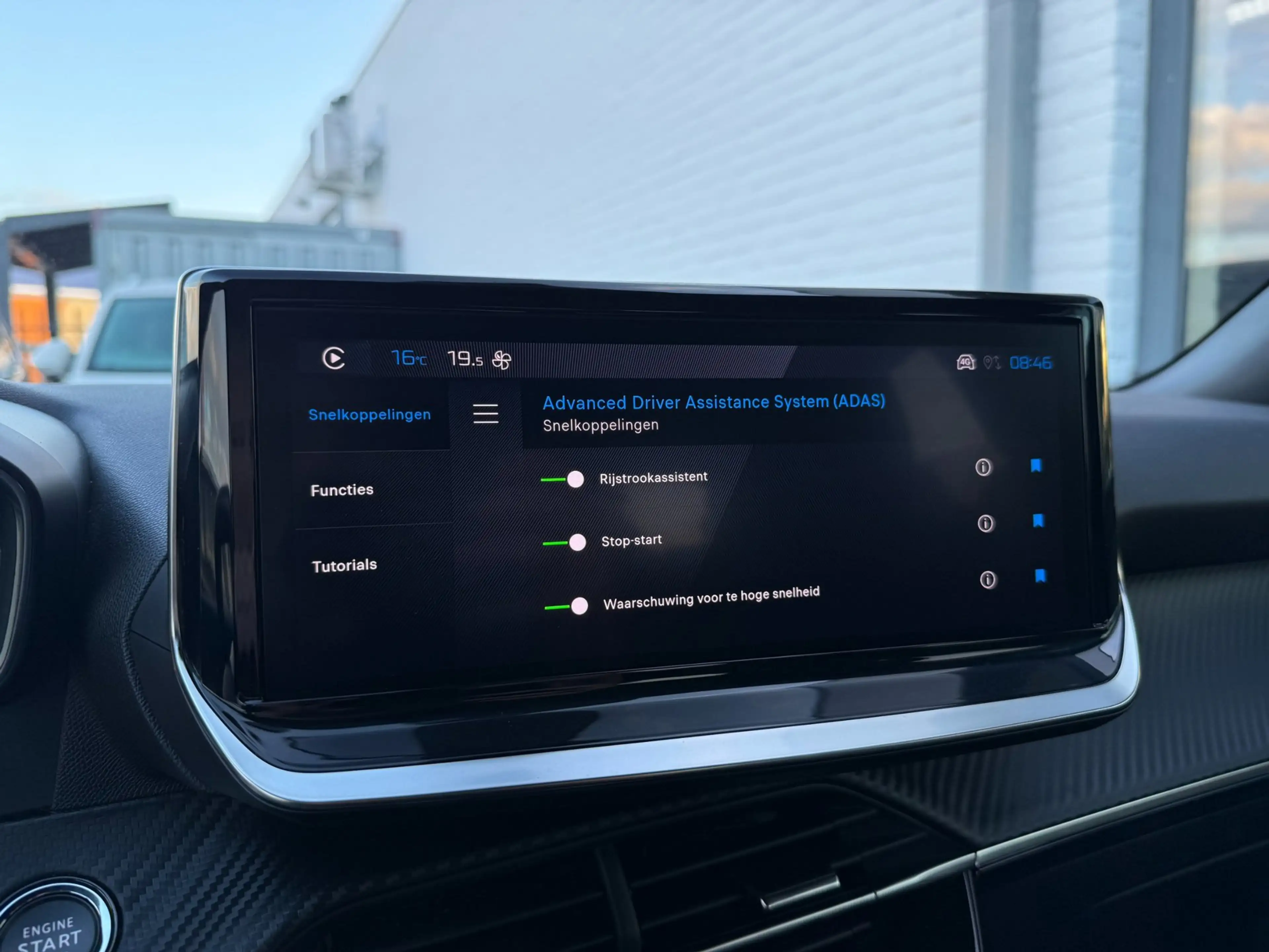 Peugeot 2008 1.2 Hybrid 145PK Allure | Carplay | Rijstrooksenso — photo 15