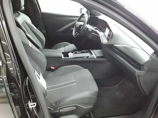 Opel Astra view 8