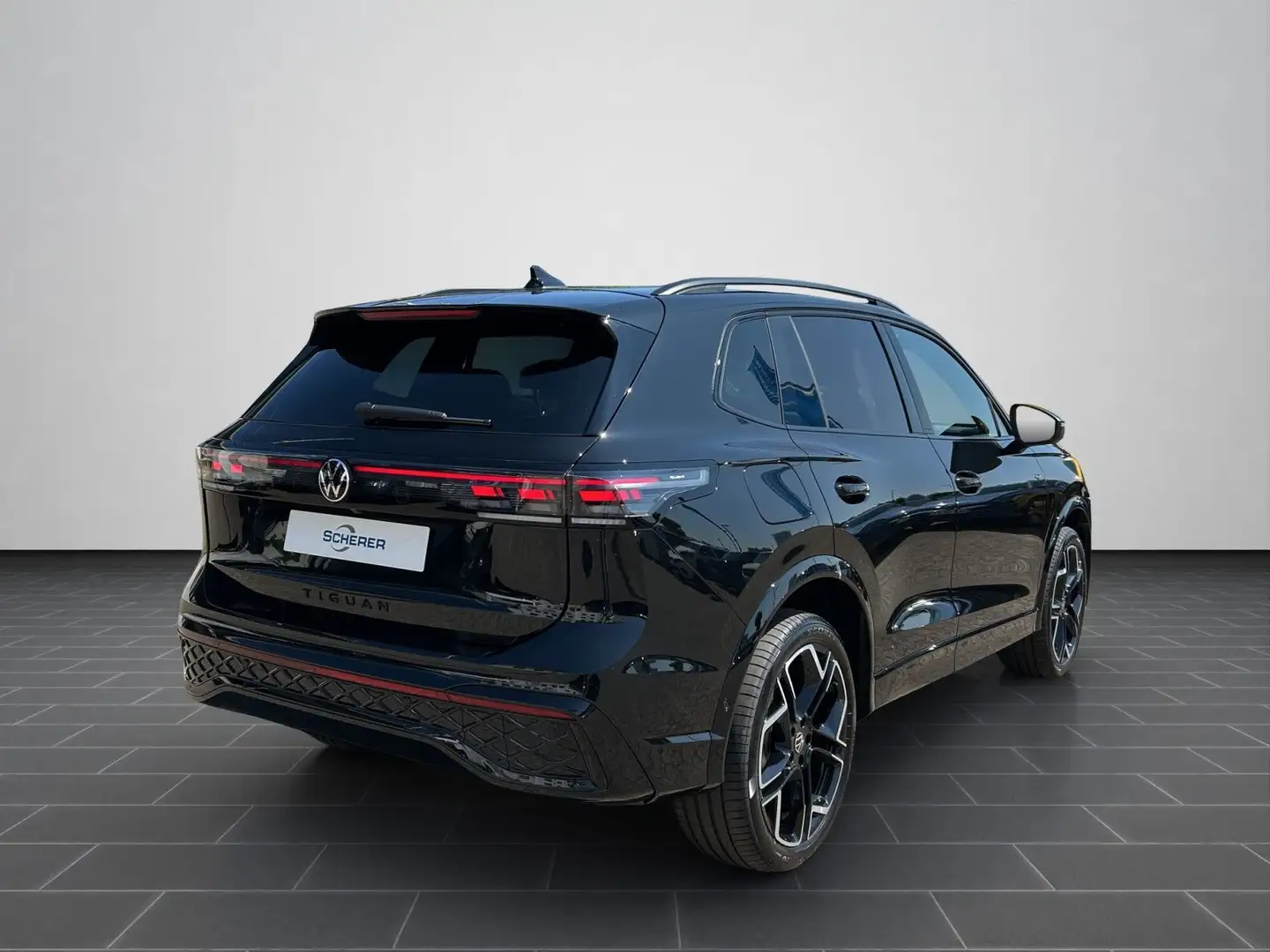 Volkswagen Tiguan R-Line 1,5l eHyb. 130kW (177PS)/85kW (115 Schwarz - 2