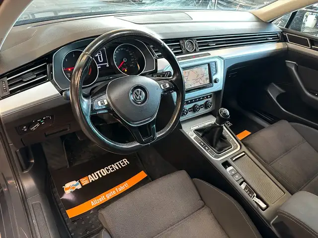 Volkswagen Passat view 9