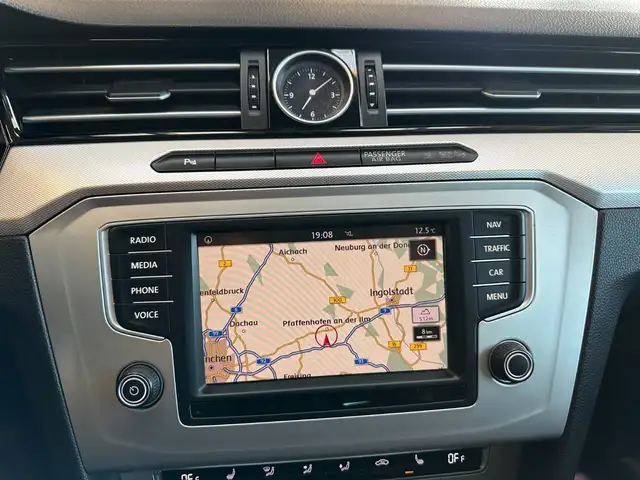 Volkswagen Passat view 14