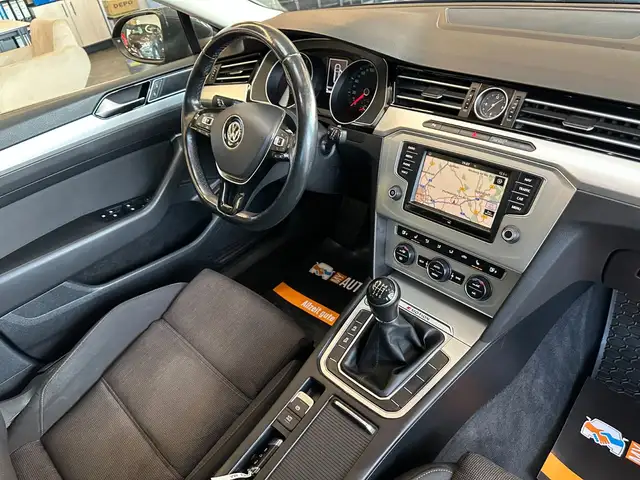 Volkswagen Passat view 8